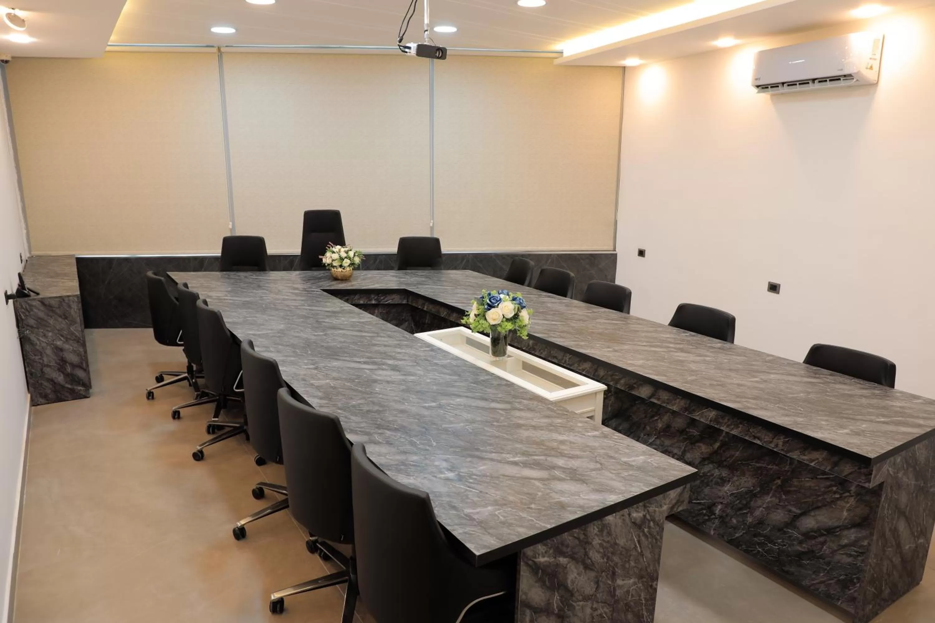 Business facilities in Nishan Hotel