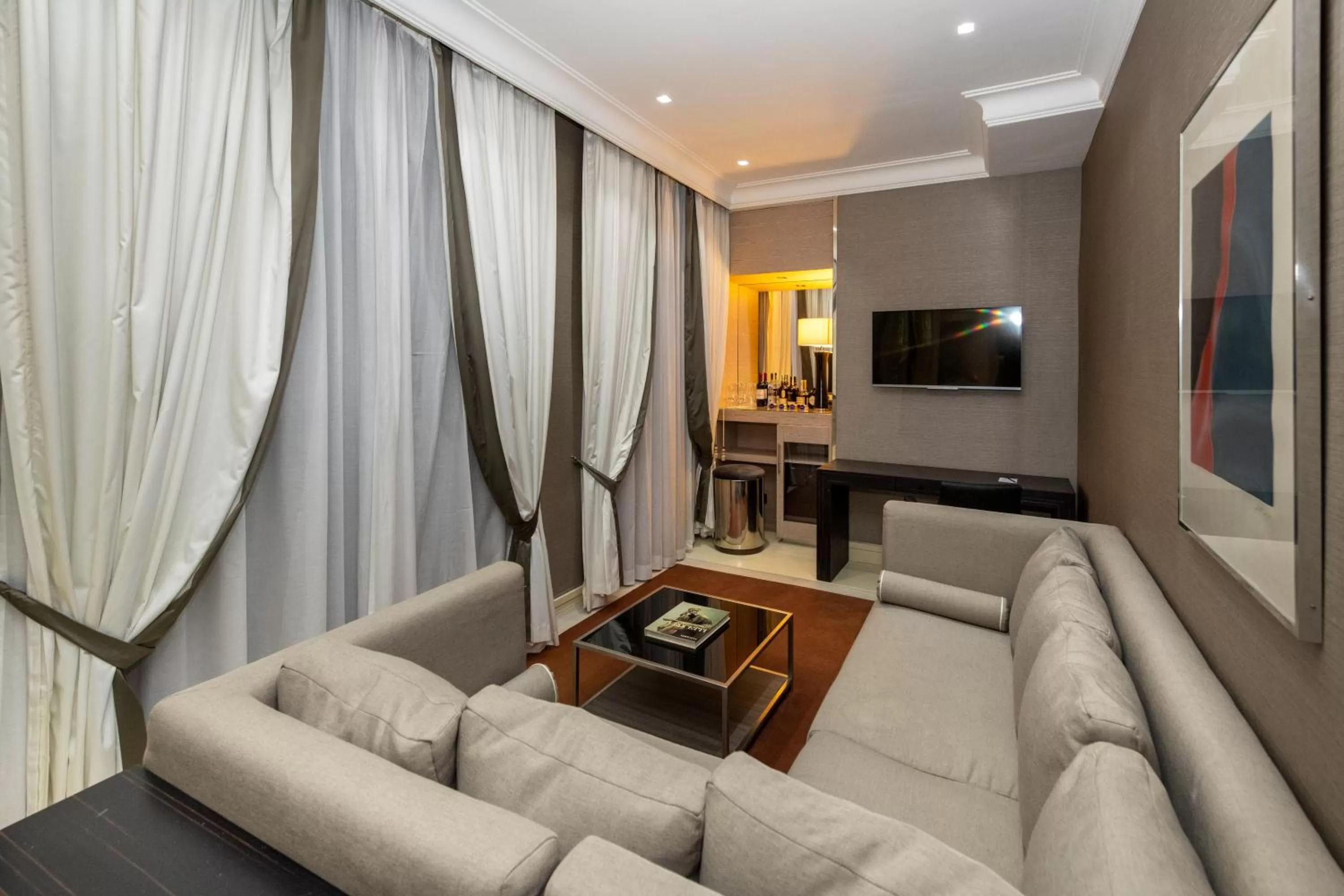 Lounge or bar in Radisson Blu GHR Rome