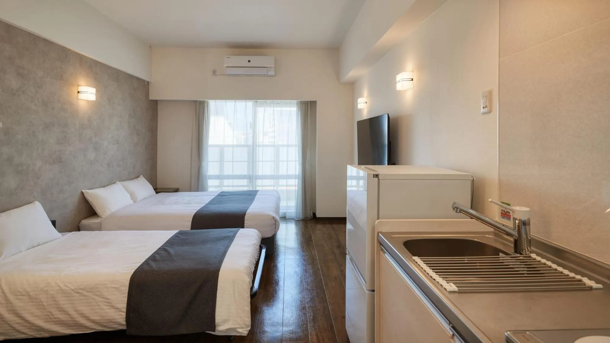 Photo of the whole room, Bed in New Normal Hotel in NAMINOUE ニューノーマルホテルイン波の上