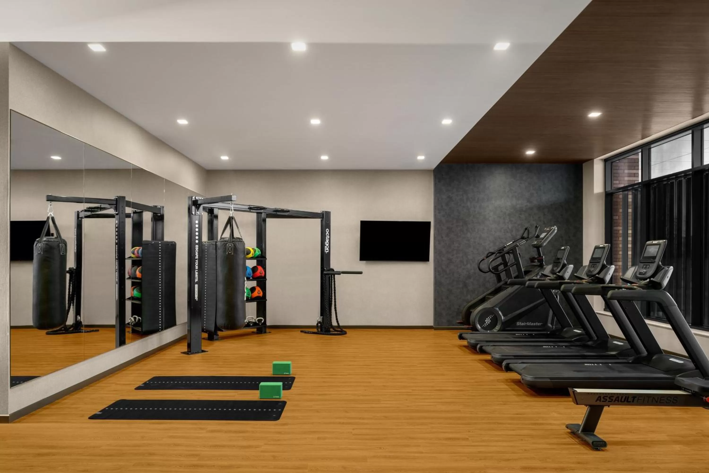 Fitness centre/facilities in AC Hotel by Marriott Vancouver Waterfront