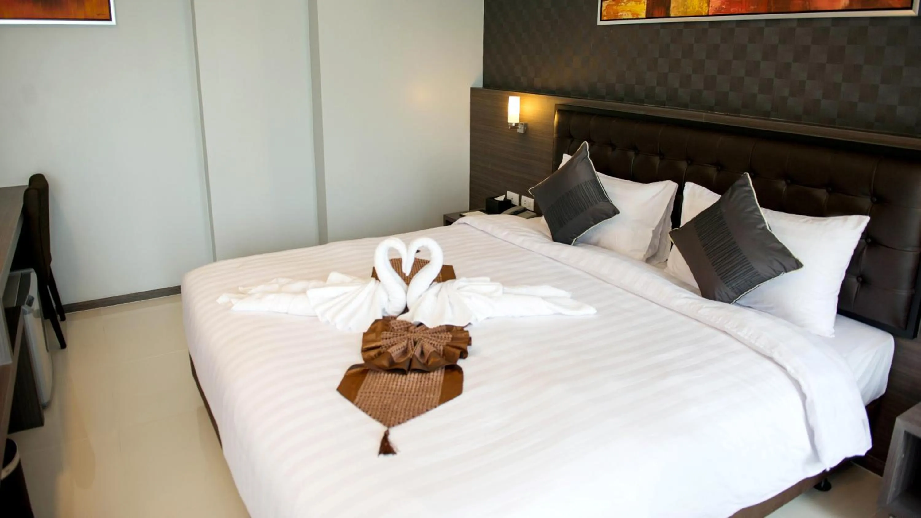 Bed in Picnic Hotel Bangkok - Rang Nam