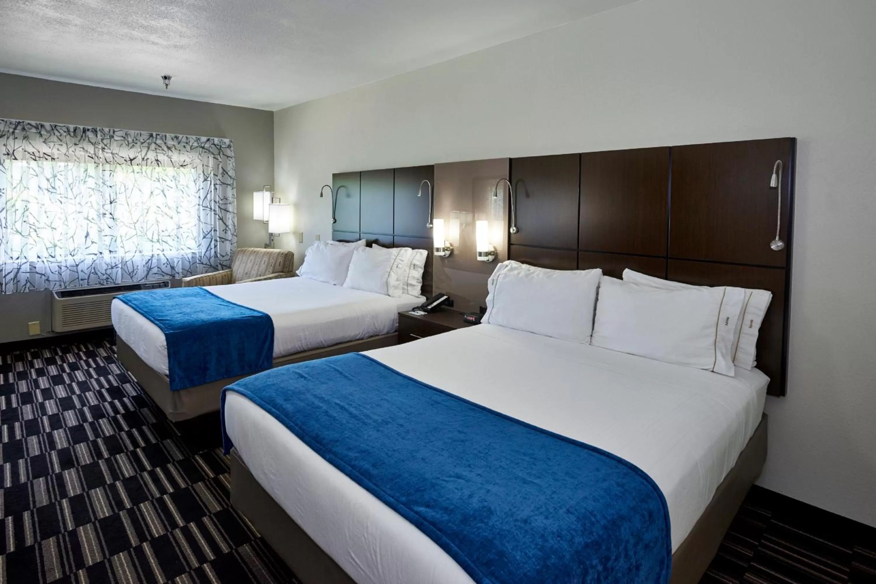 Photo of the whole room, Bed in Holiday Inn Express & Suites Birmingham South - Pelham by IHG