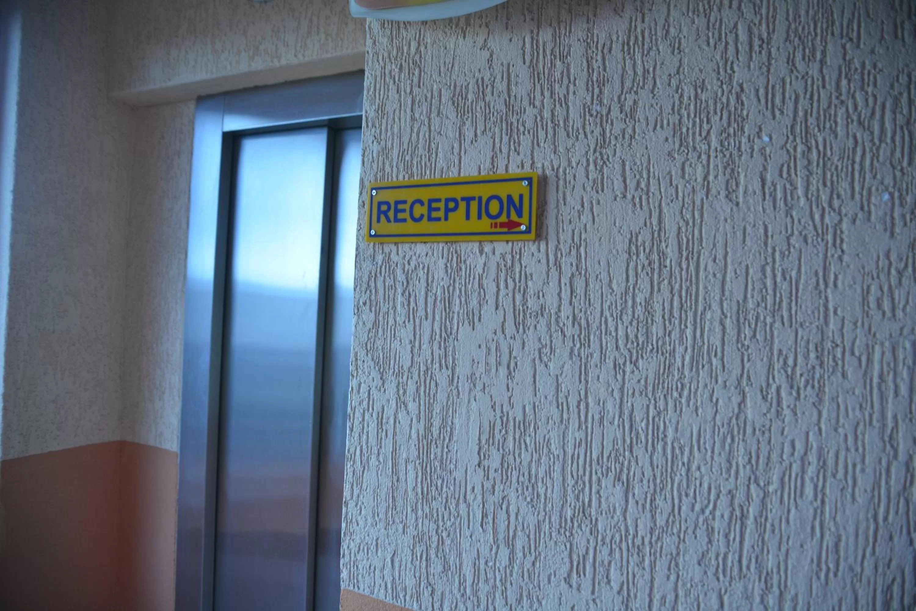 Lobby or reception, Facade/Entrance in Royal gaz Hotel