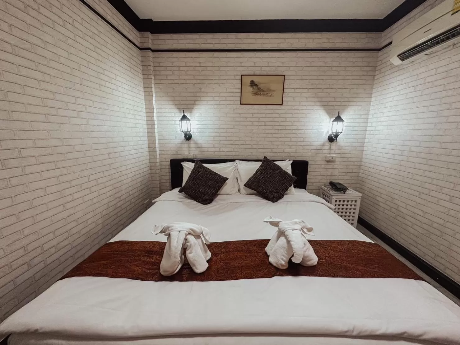 Bed in Hotel De Khuvieng