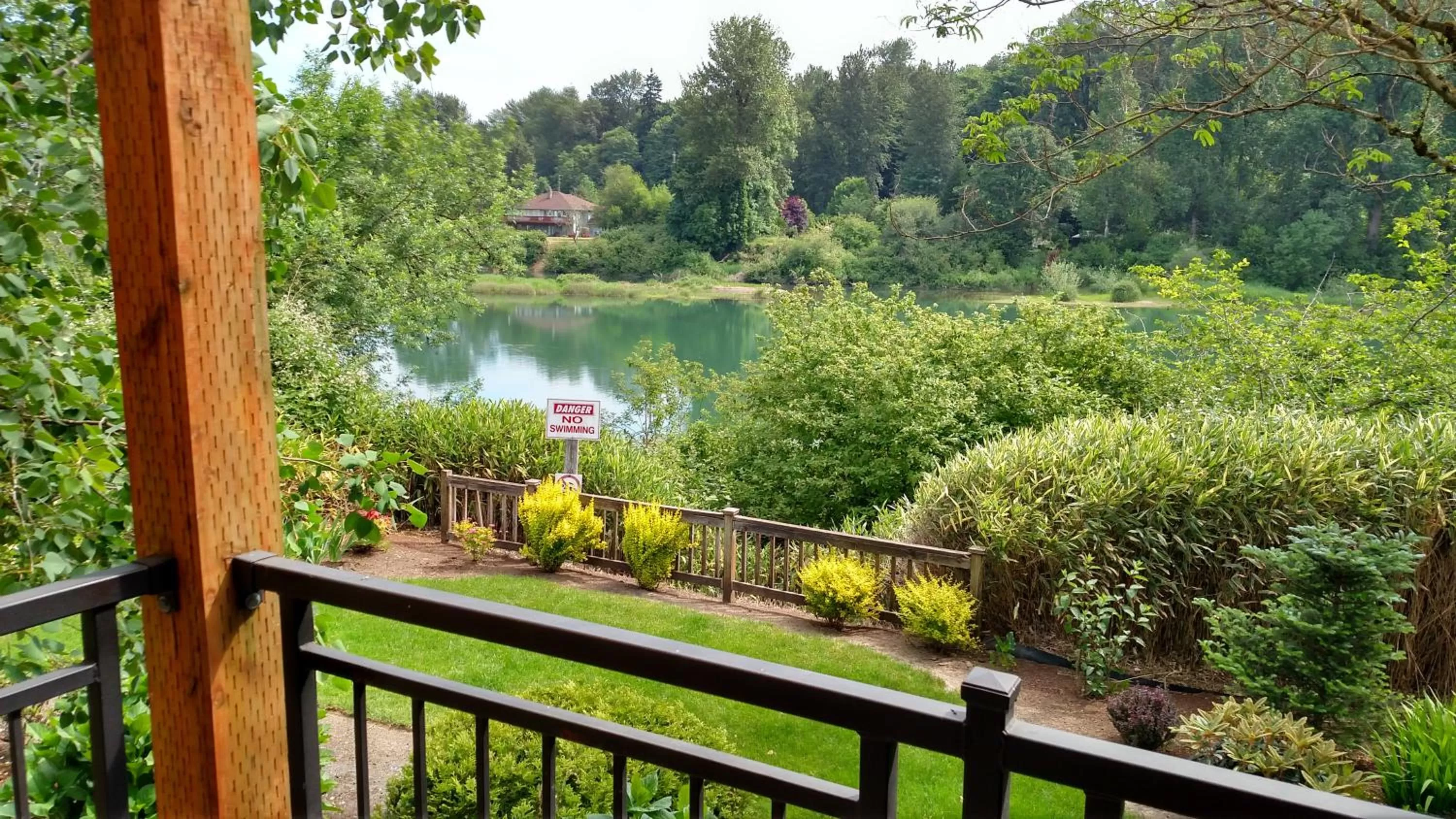 Lake view in Lewis River Inn