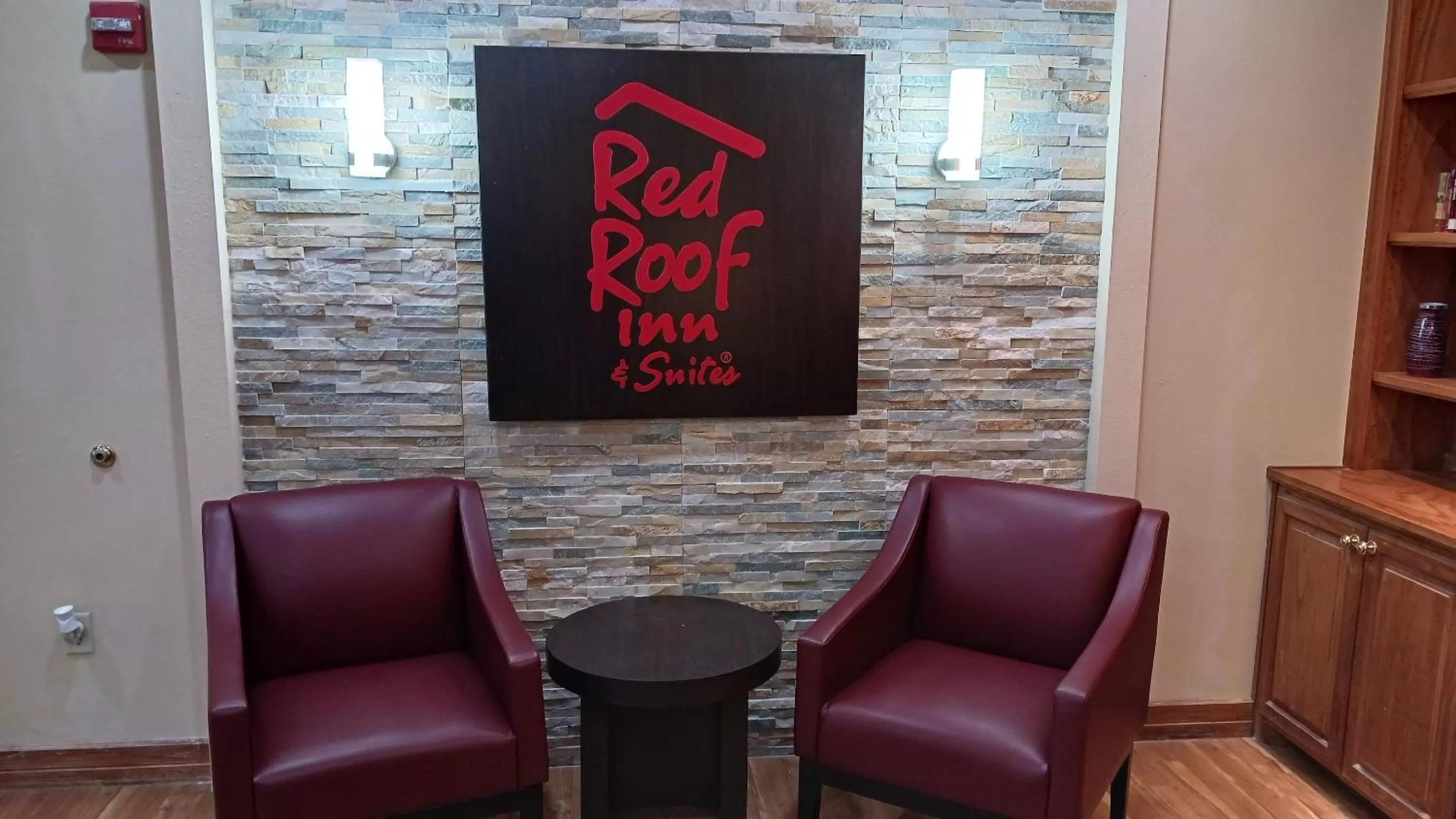 Lobby or reception in Red Roof Inn & Suites Midland