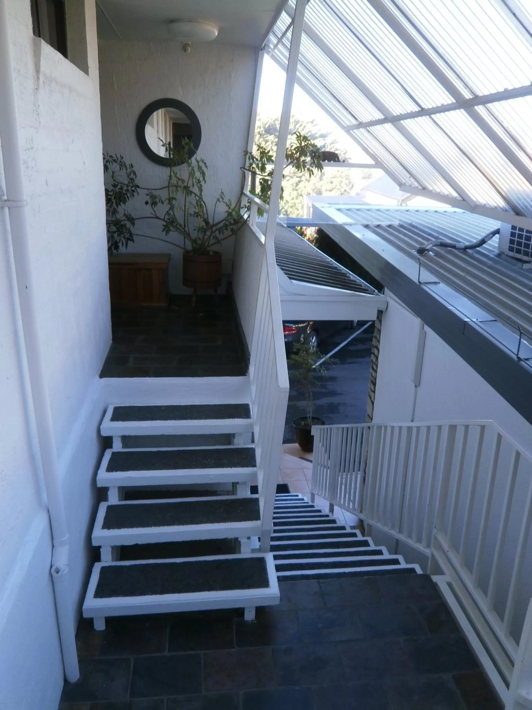 Decorative detail in White Manor Motel