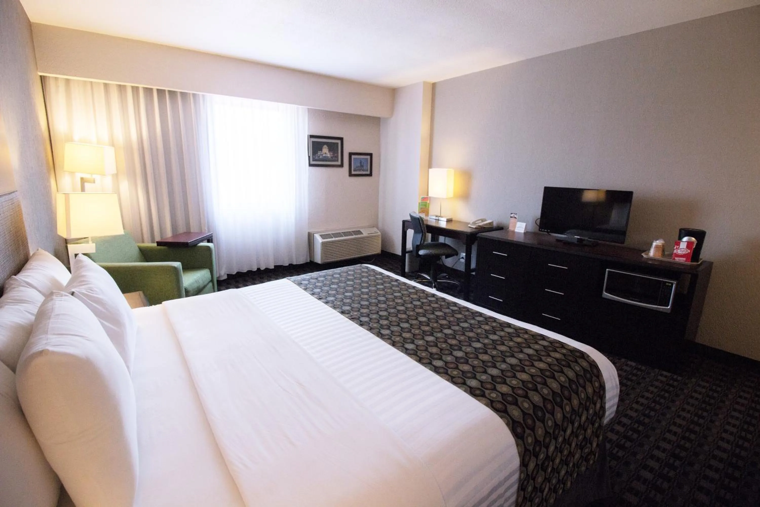 Bed in CHN Hotel Monterrey Norte, Trademark Collection by Wyndham