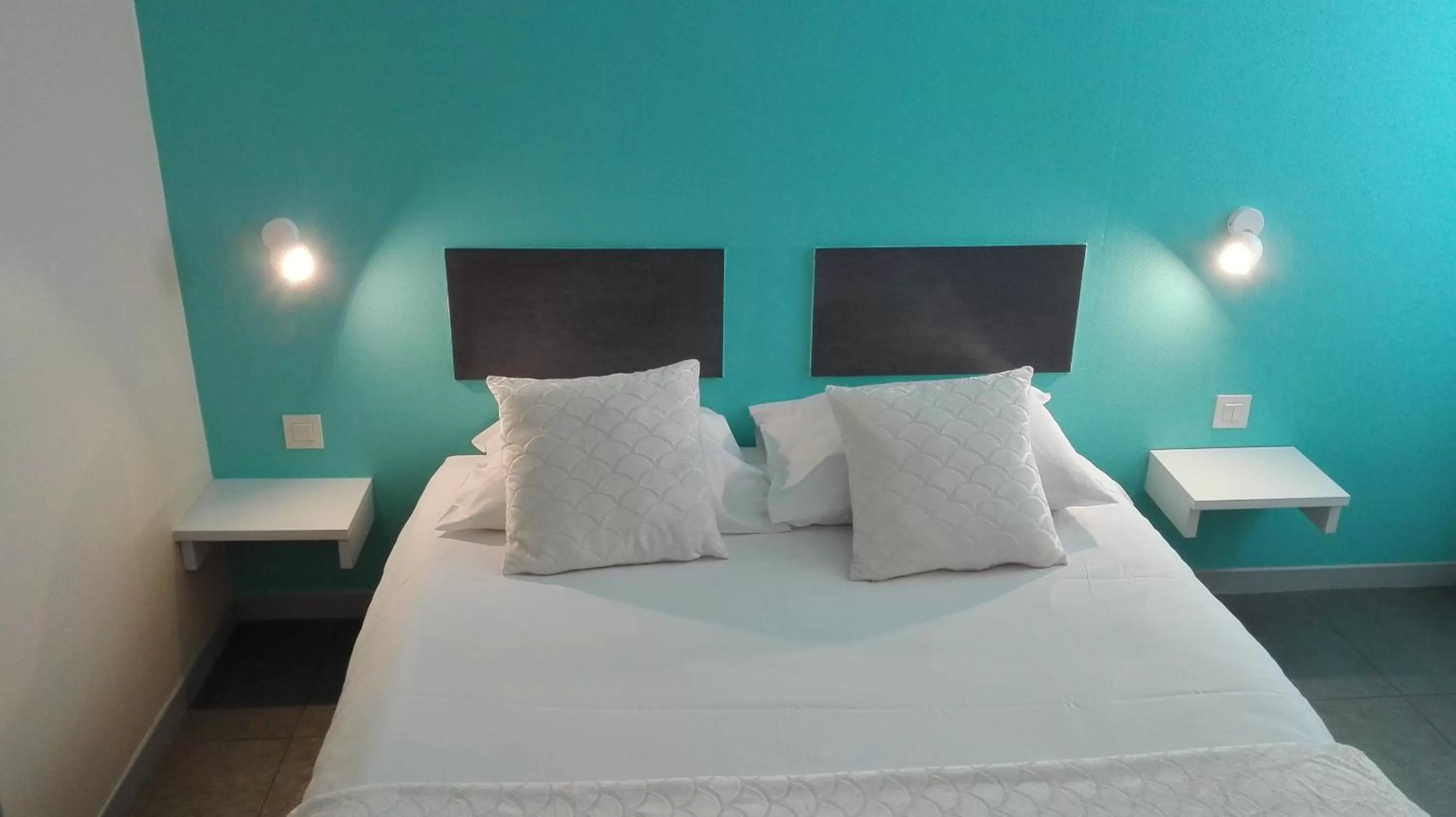 Photo of the whole room, Bed in Beddy-bye Hôtel