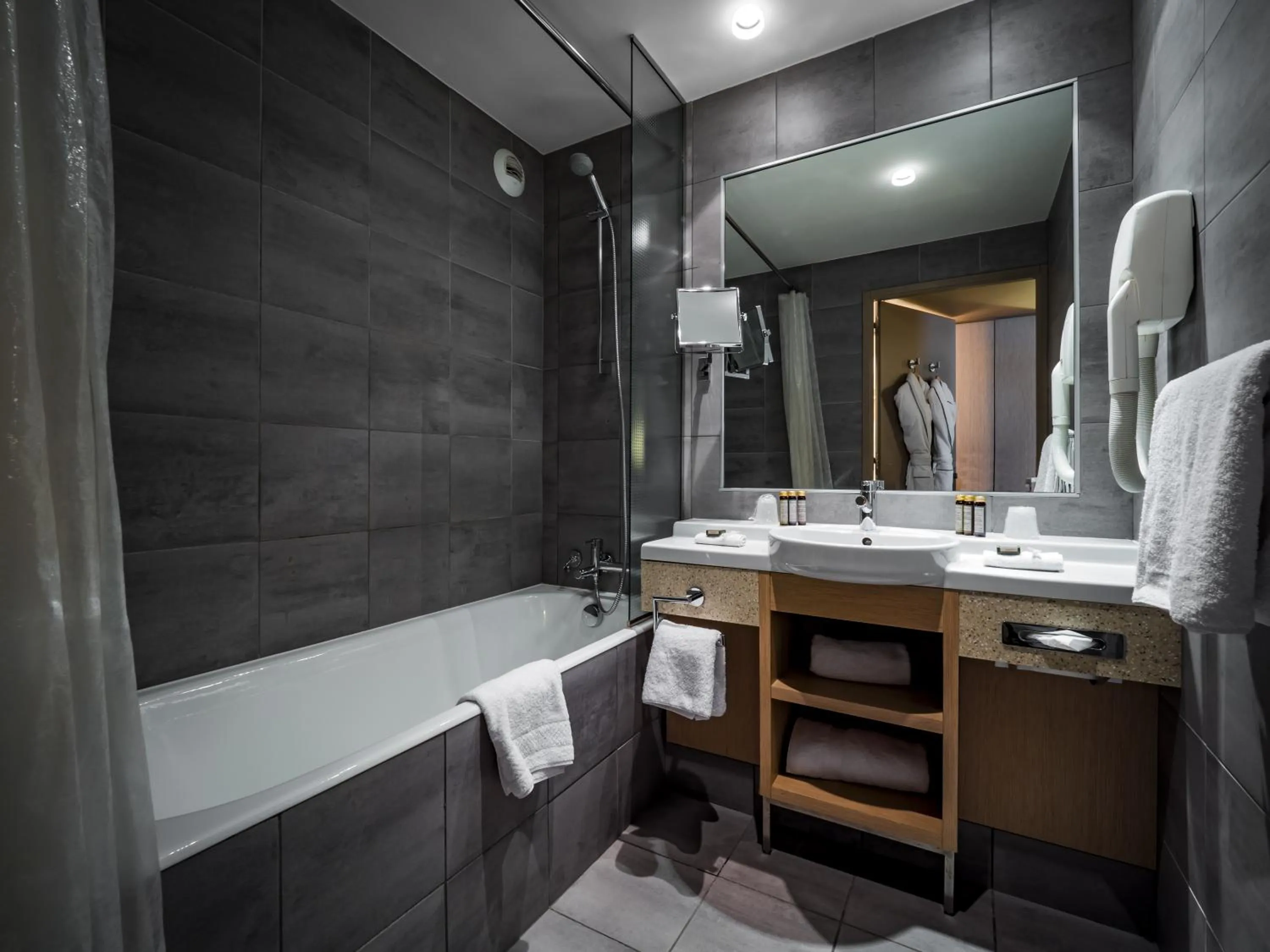 Bathroom in Hôtel Le Pré Carré