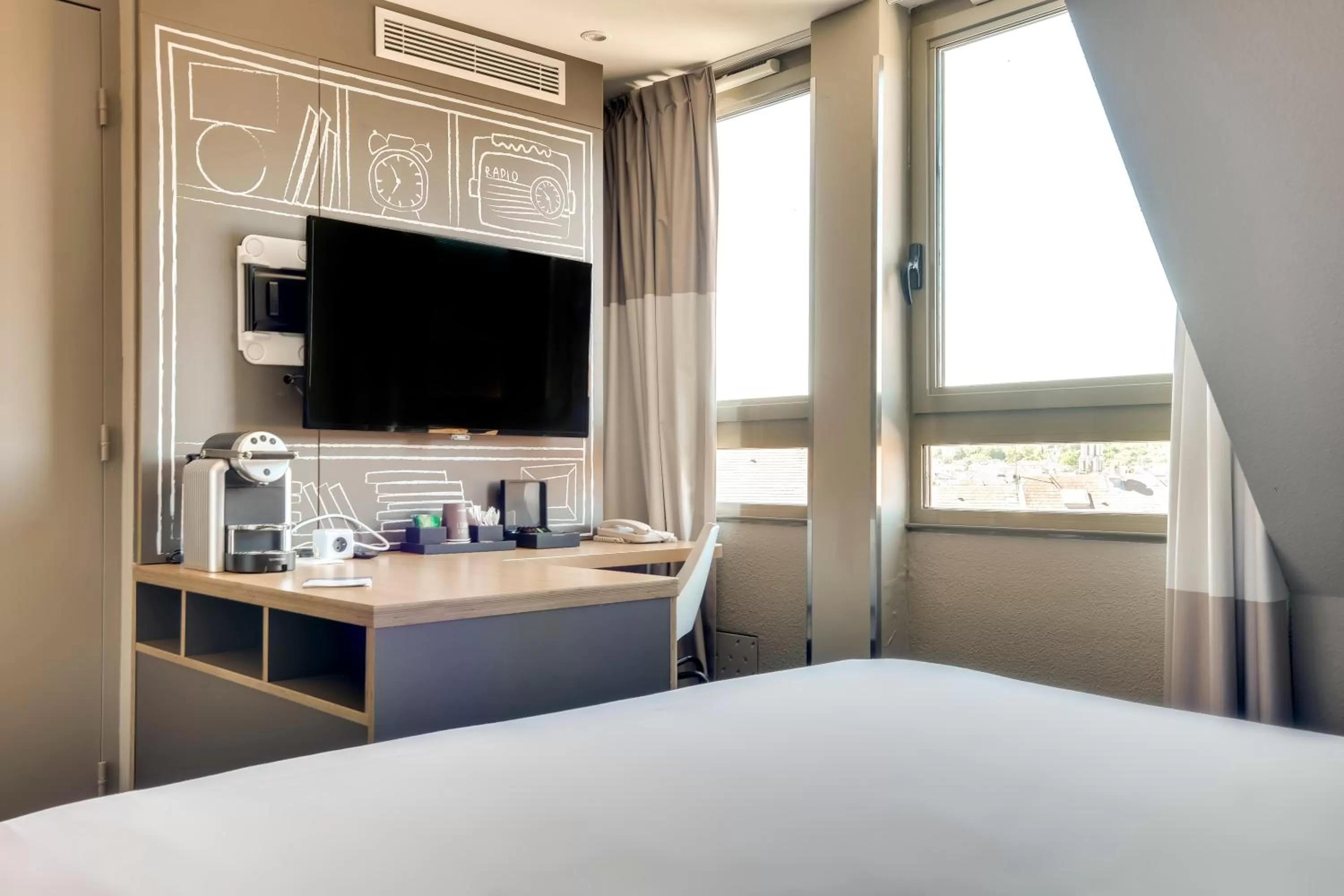 TV and multimedia, Bed in ibis Rueil-Malmaison Centre