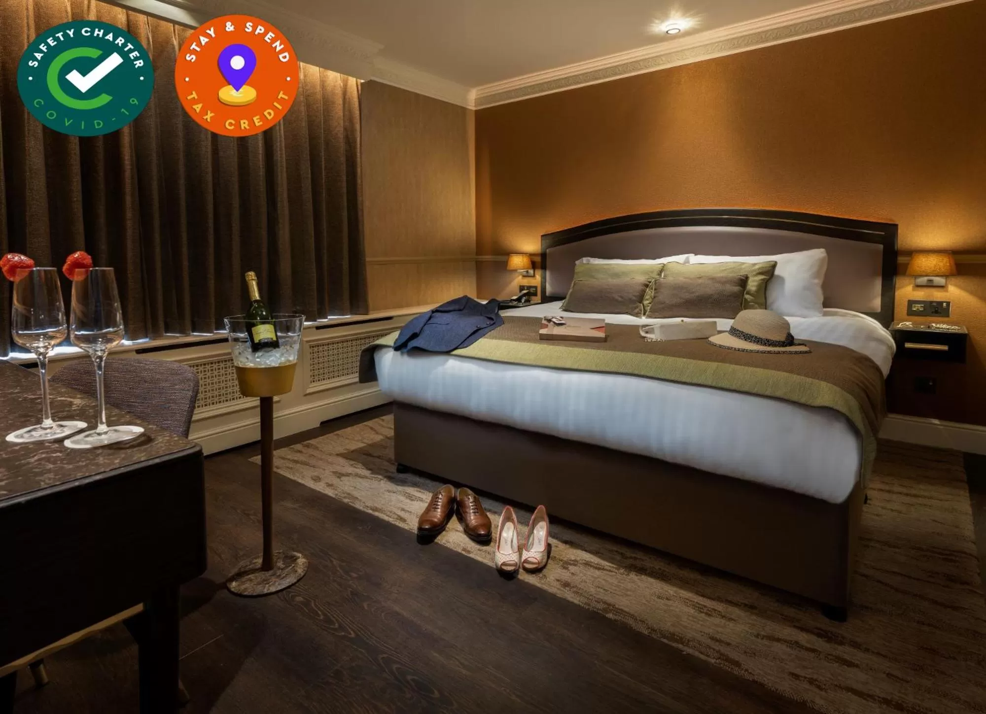 Photo of the whole room, Bed in Cassidys Hotel