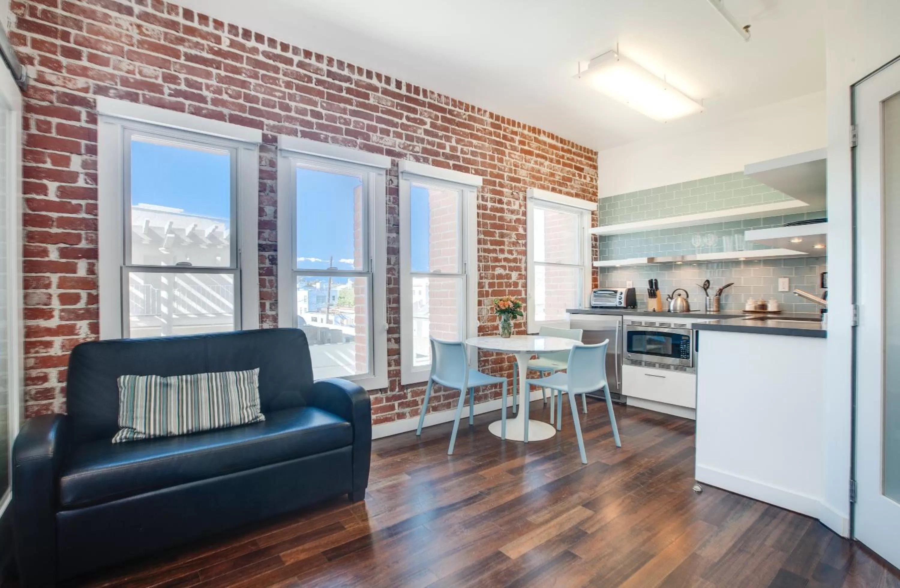 Coffee/tea facilities in Venice Breeze Suites