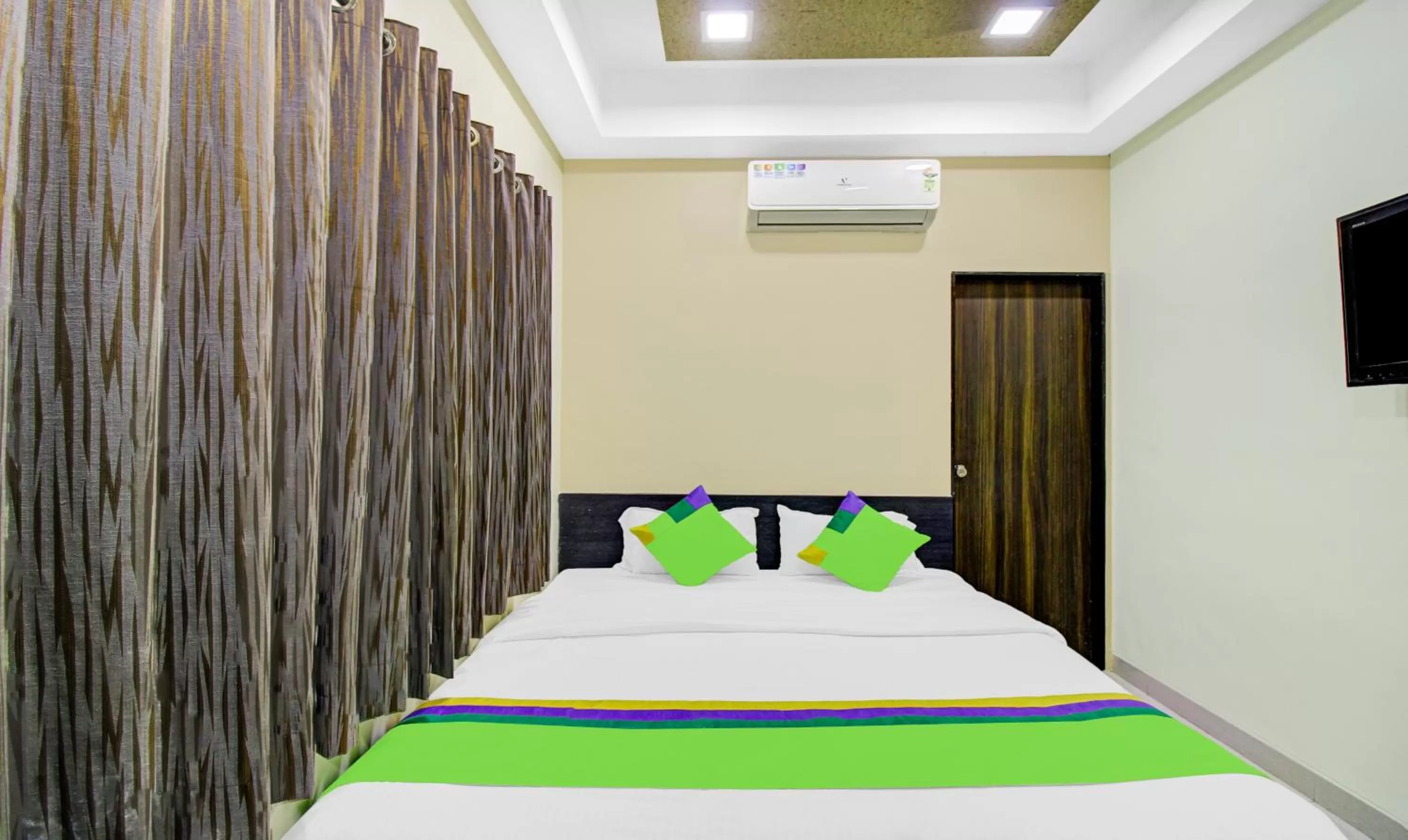 Bedroom, Bed in Treebo Baby Pearl