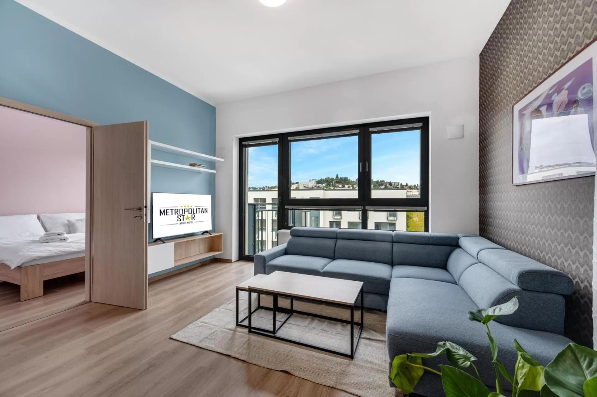 Living room, Bed in Metropolitan Star Apart Hotel