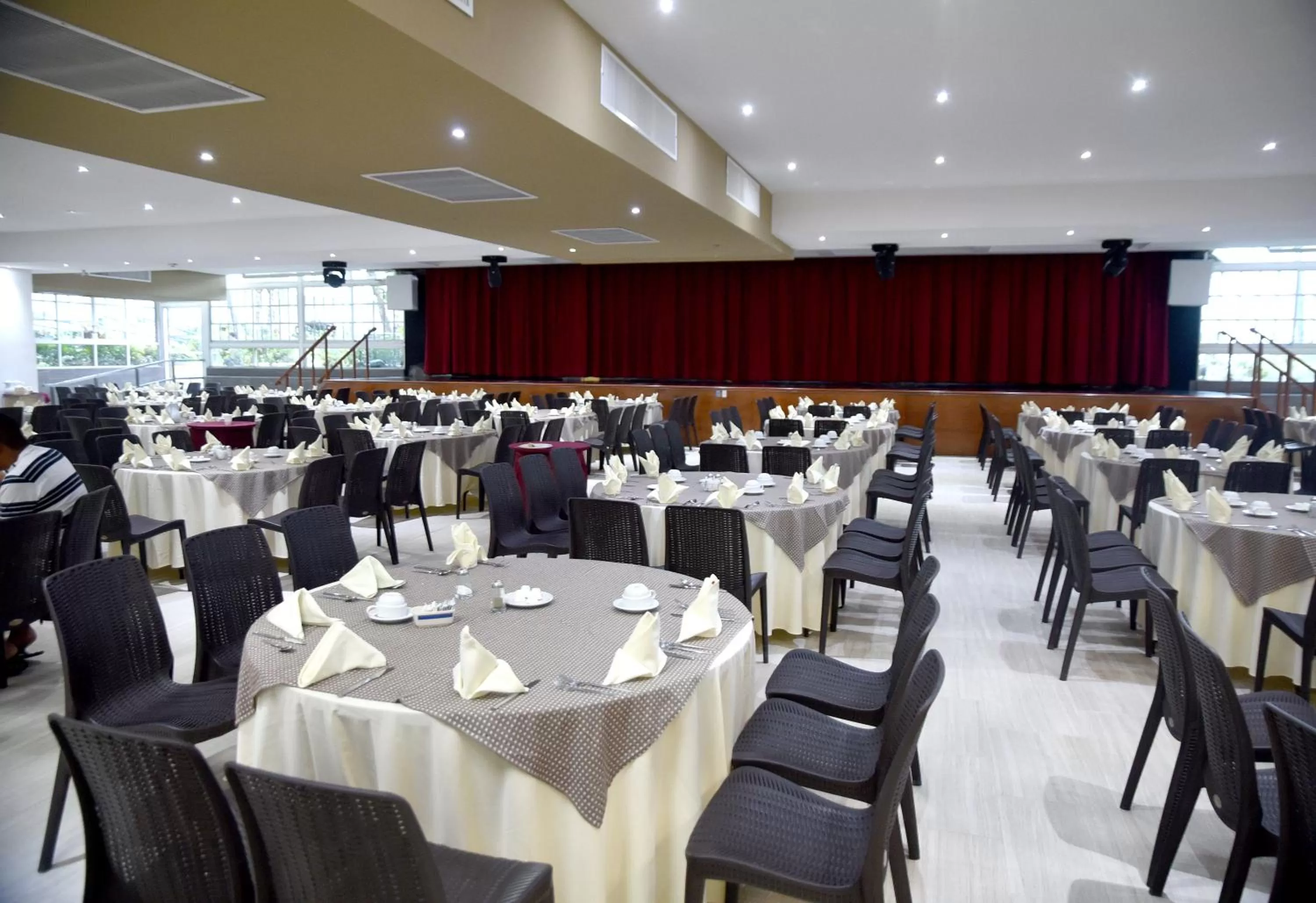 Restaurant/places to eat in El Cid Castilla Beach