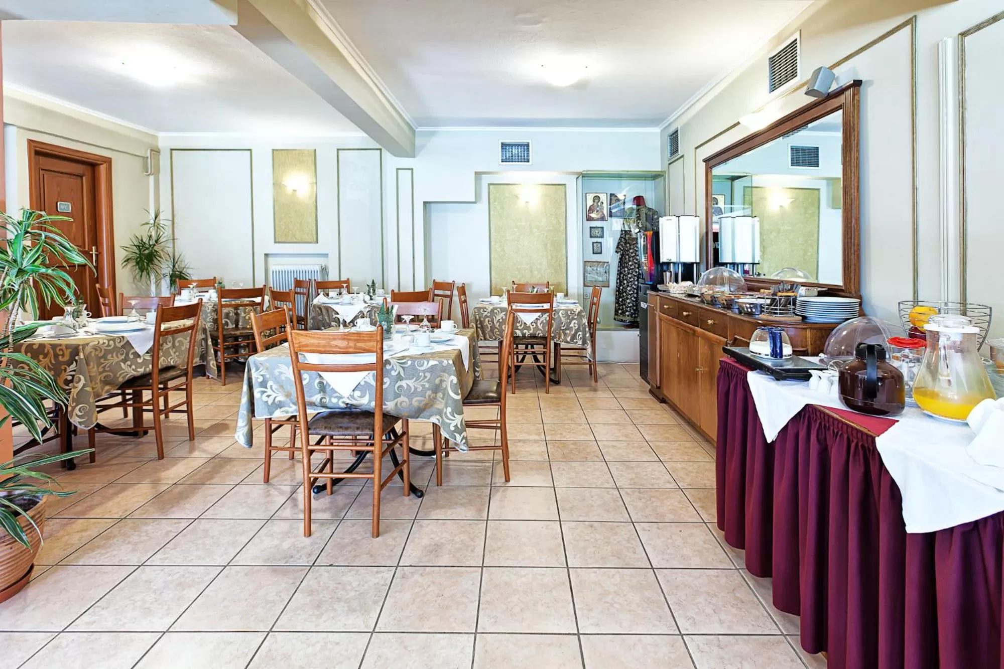 Restaurant/places to eat in Anastassiou Hotel - Bike and motorcycle friendly hotel