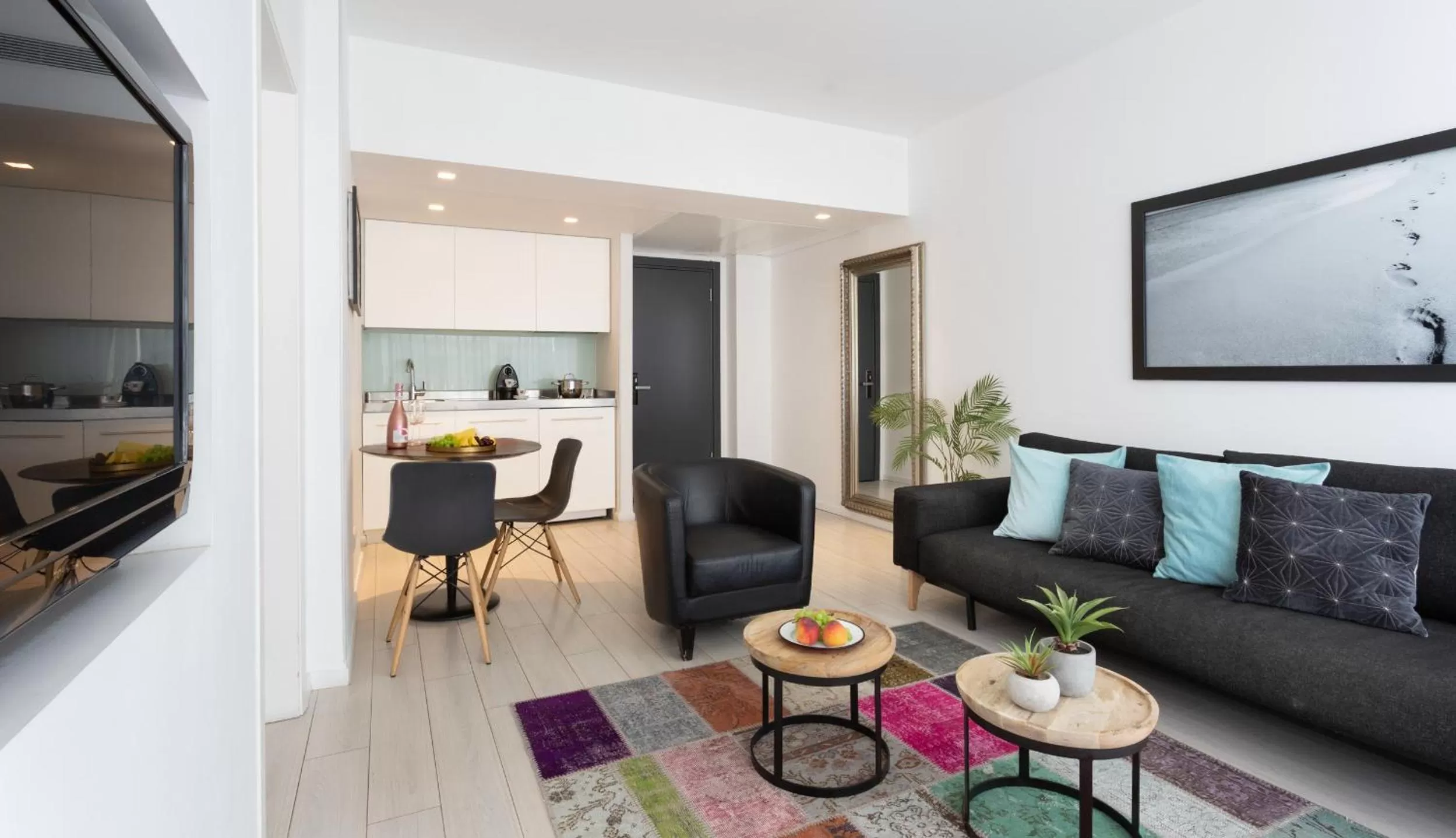 TV and multimedia in Sea Executive Suites