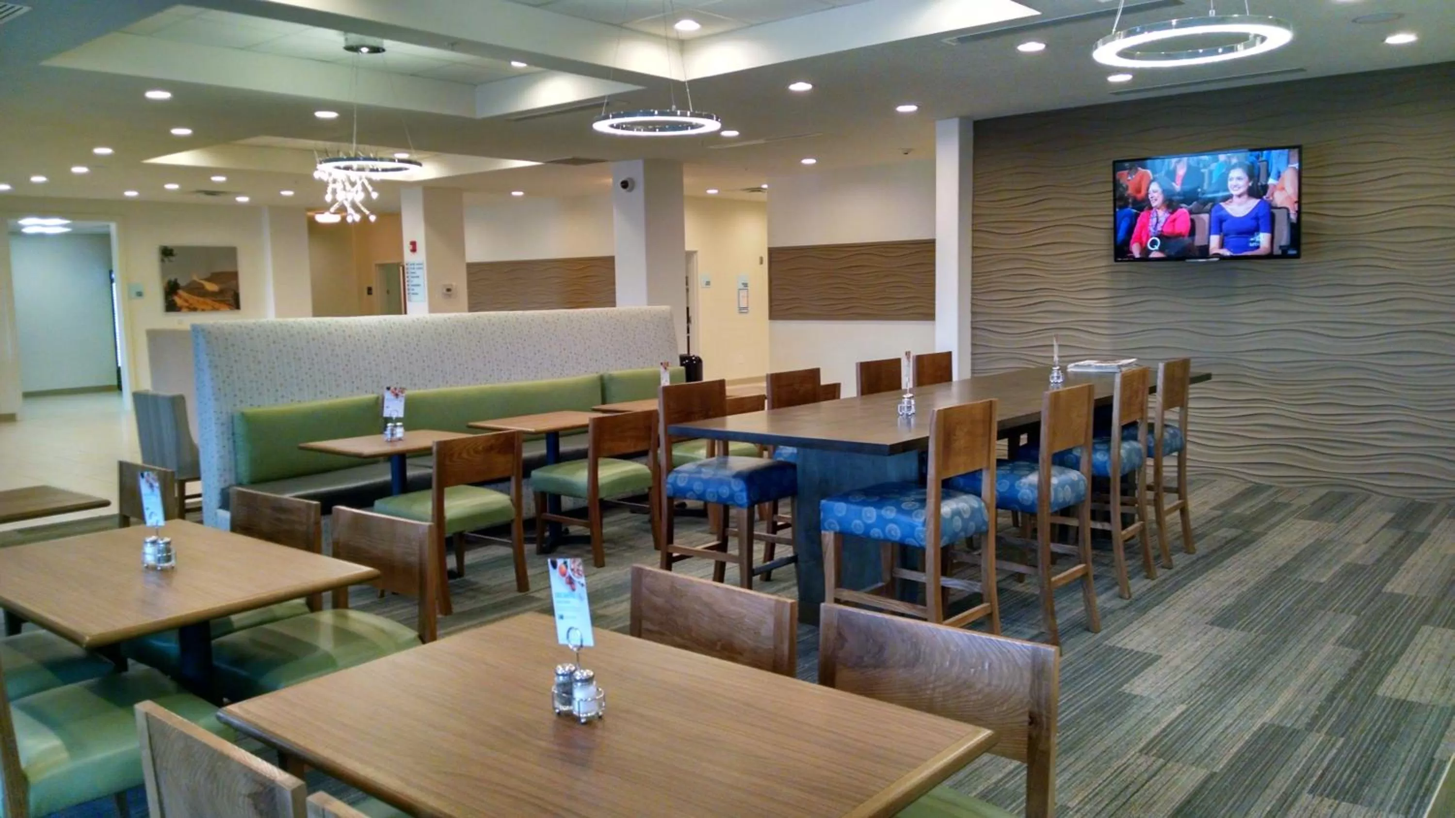 Breakfast in Holiday Inn Express & Suites Price by IHG