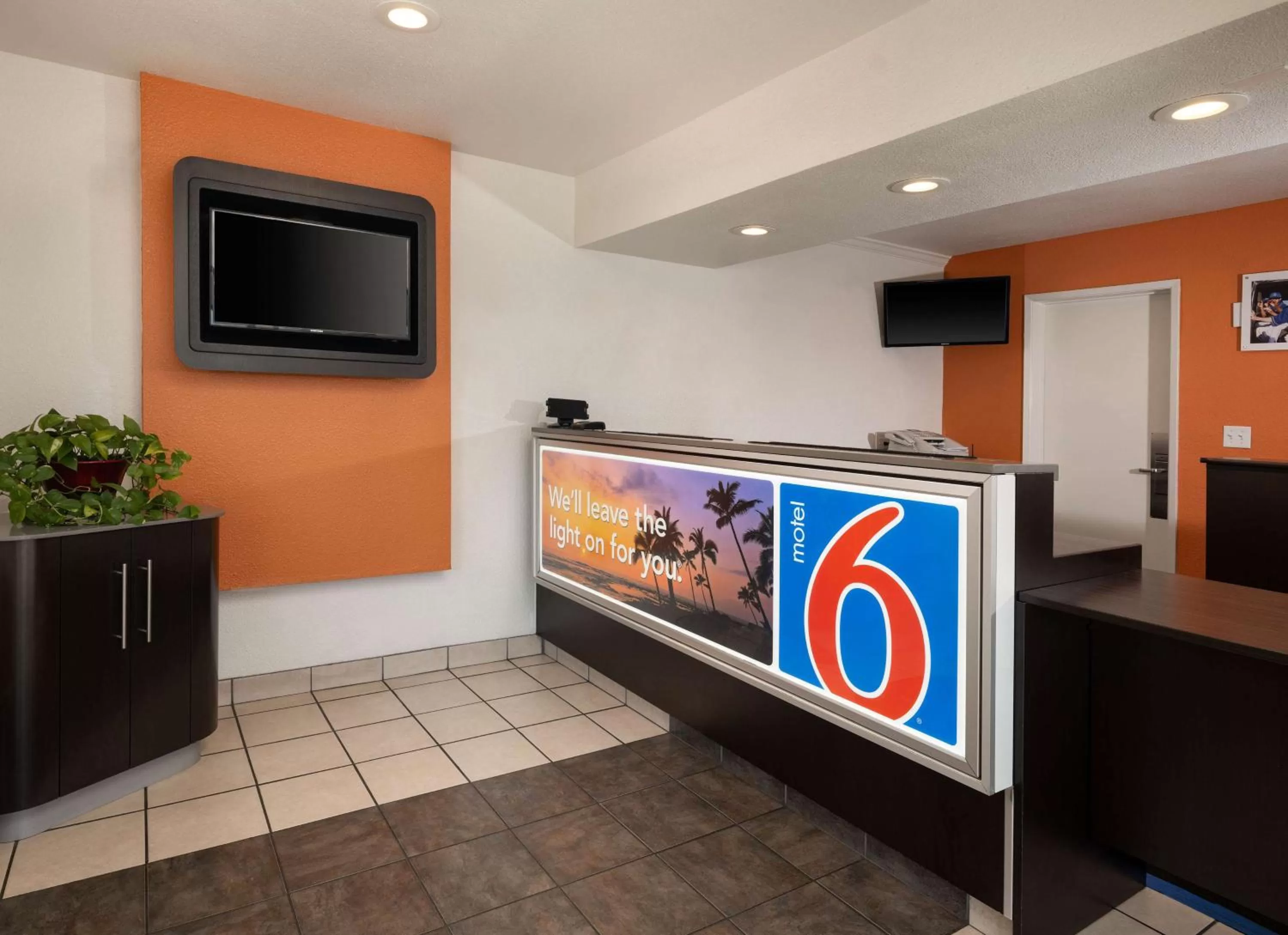 Lobby or reception in Motel 6-San Luis Obispo, CA - North