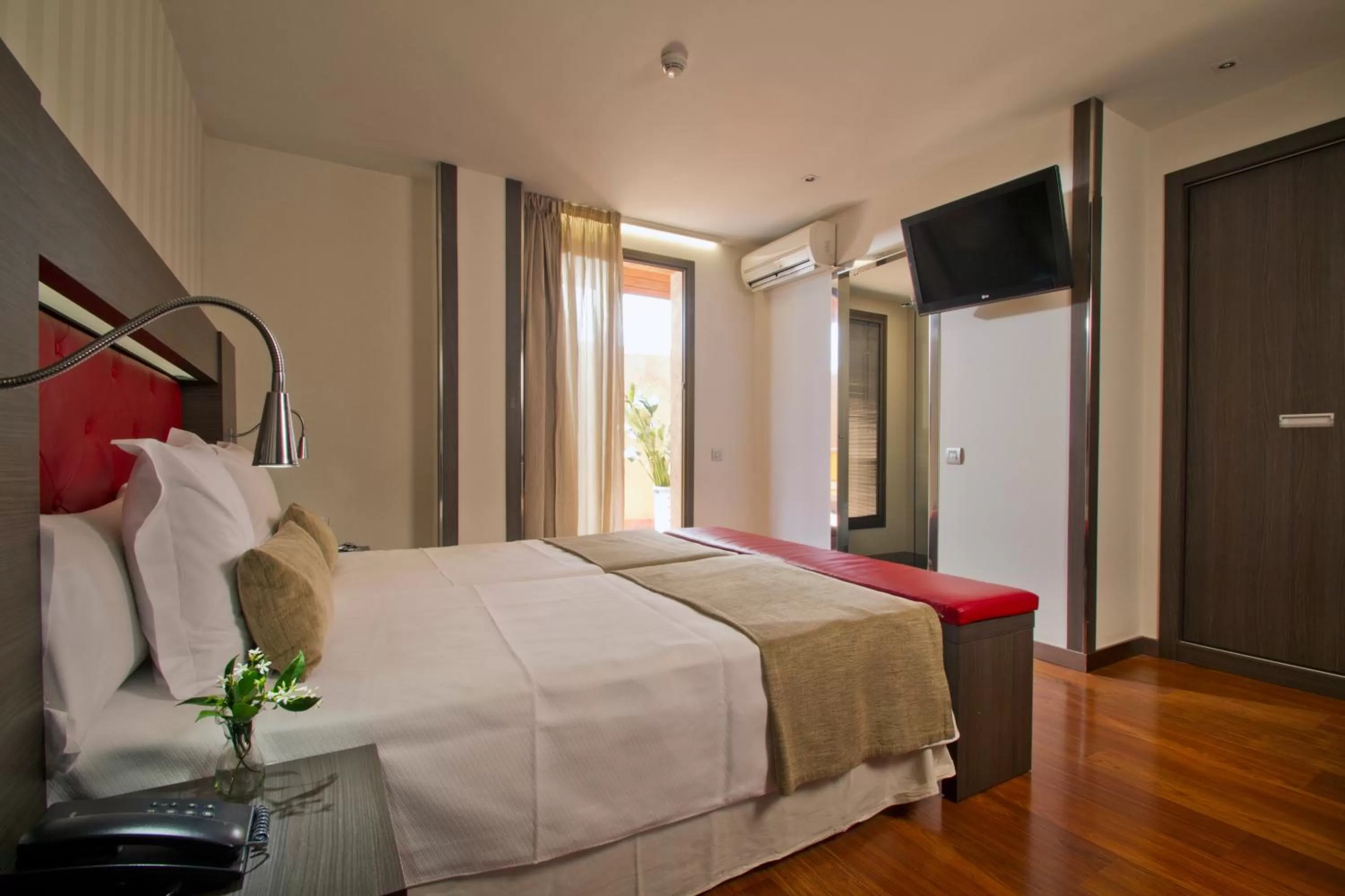 Bedroom, Bed in Hotel Oasis