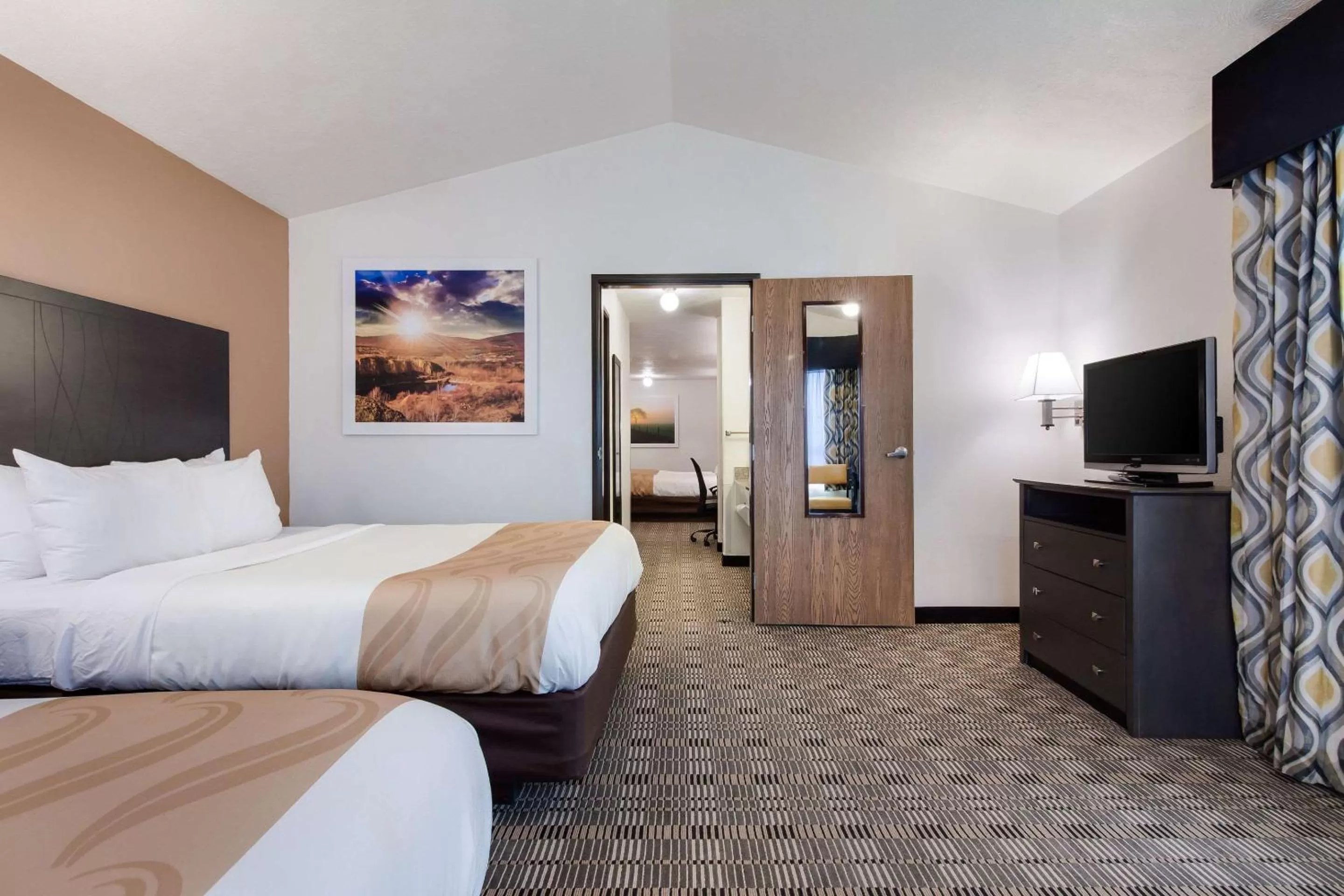 Photo of the whole room, Bed in Quality Inn & Suites McCook