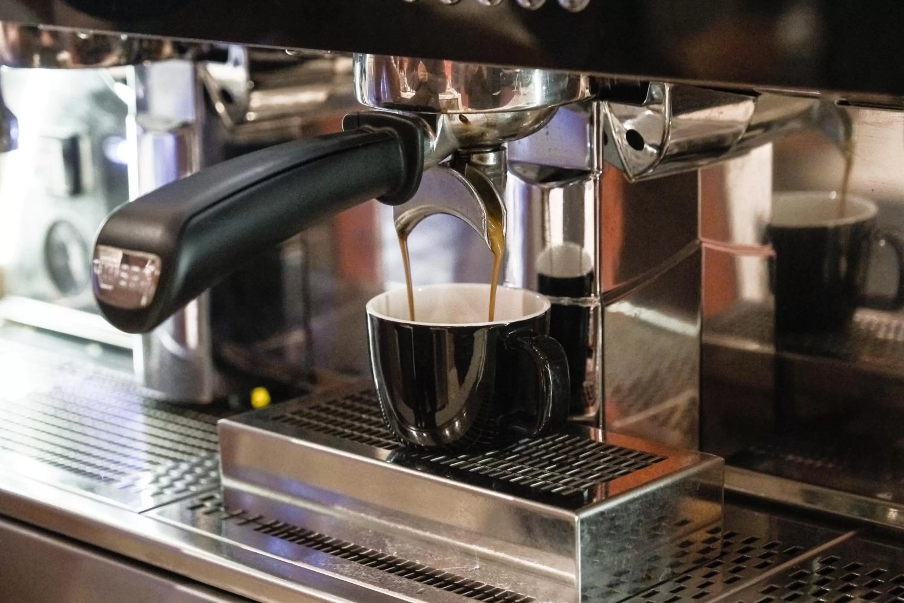 Restaurant/places to eat in Stayso The House Hotel