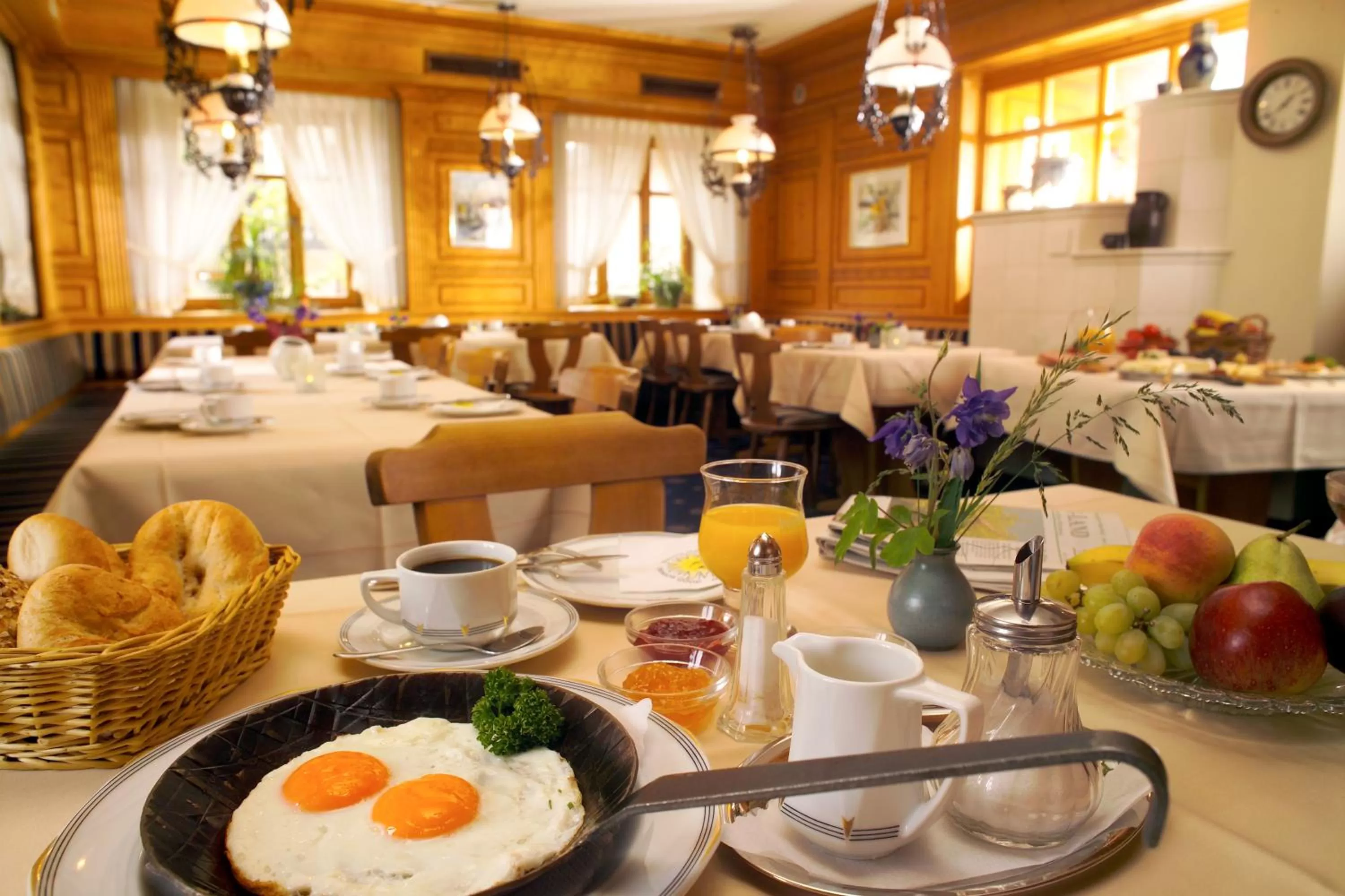 Restaurant/places to eat in AKZENT Hotel Krone