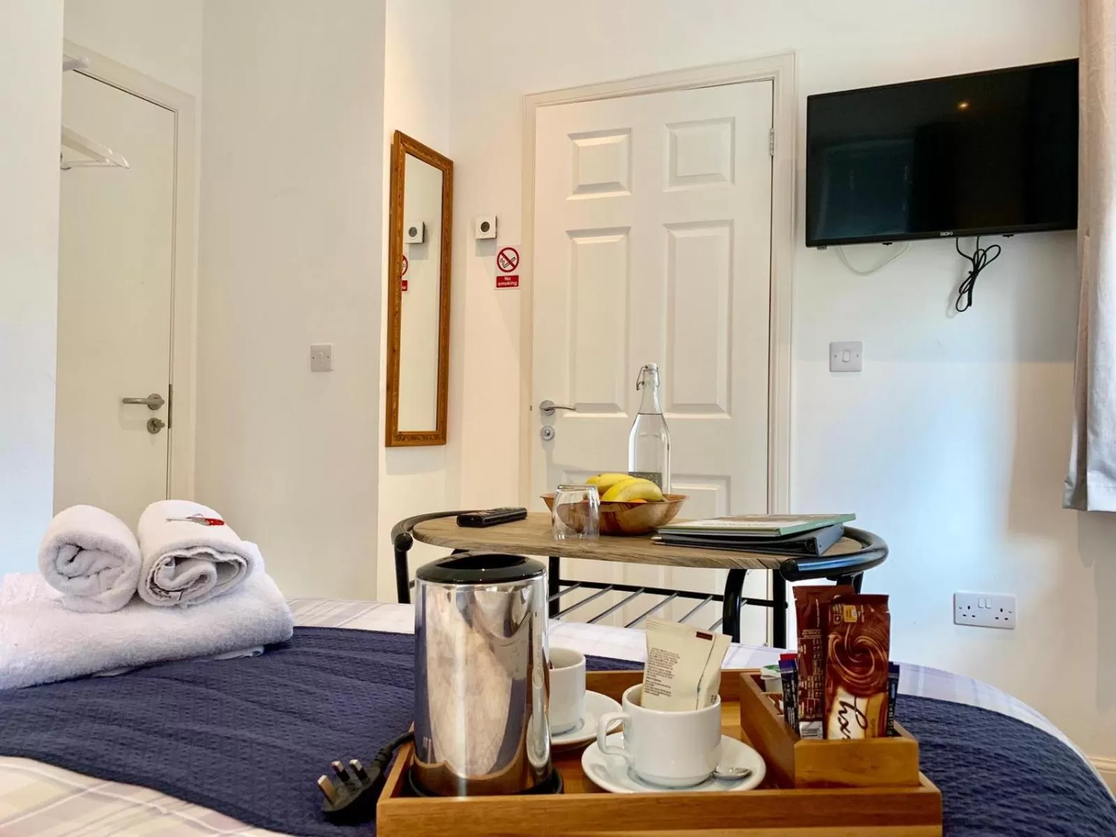 Bedroom, Bed in Drumdevan Country House, Inverness