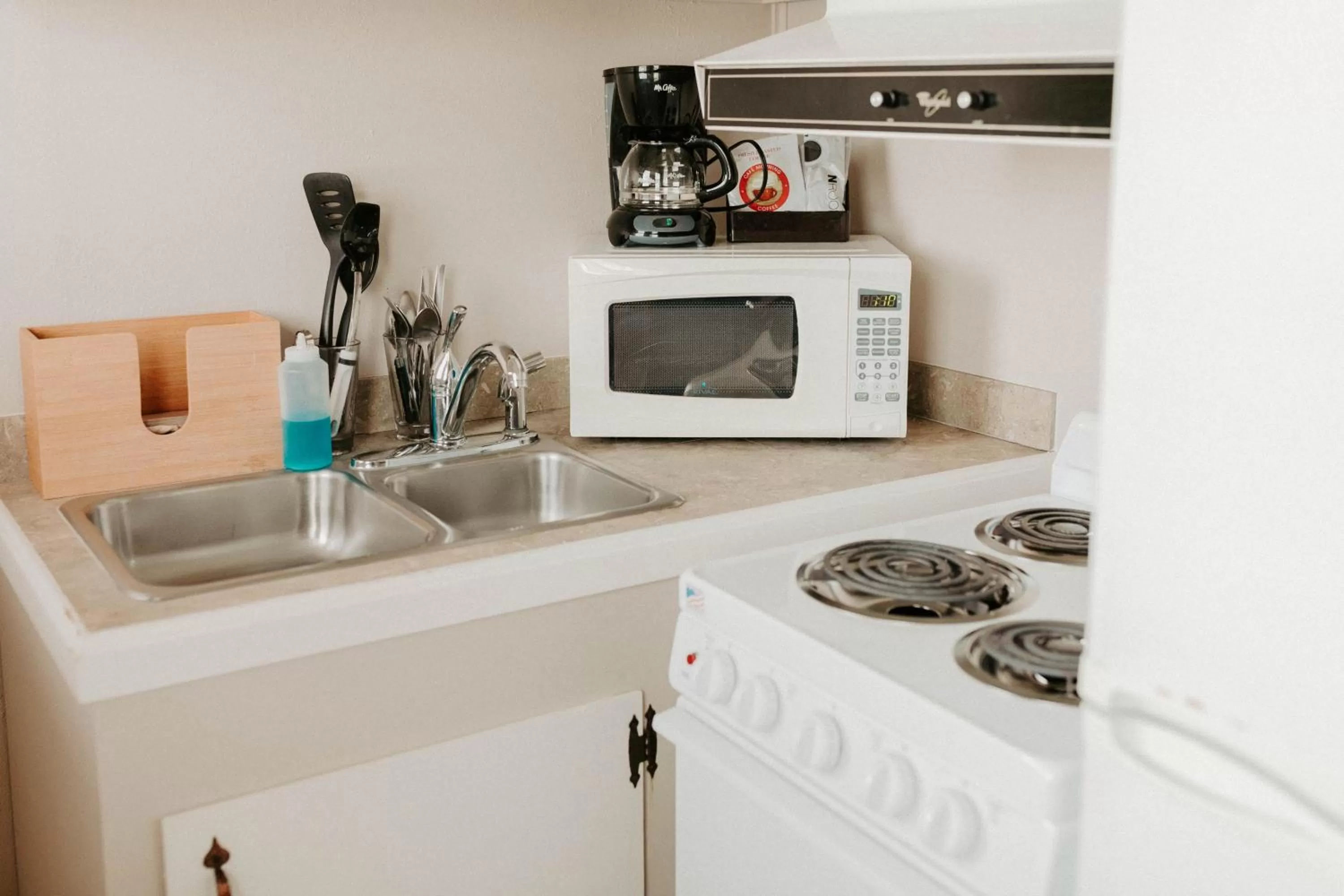 Kitchen or kitchenette in Pitchwood Inn