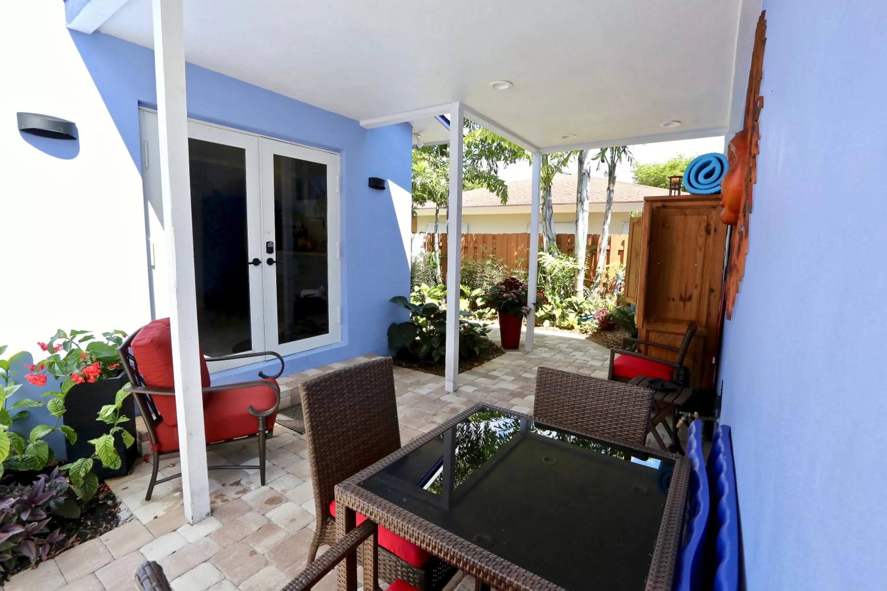 Fantasy Island Inn, Caters to Men