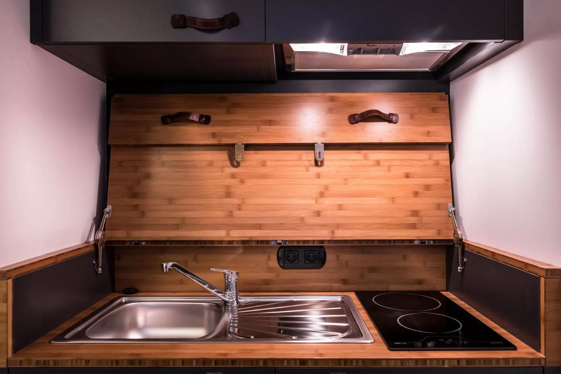 Kitchen or kitchenette in Best Western Plus Suitcase Paris La Défense