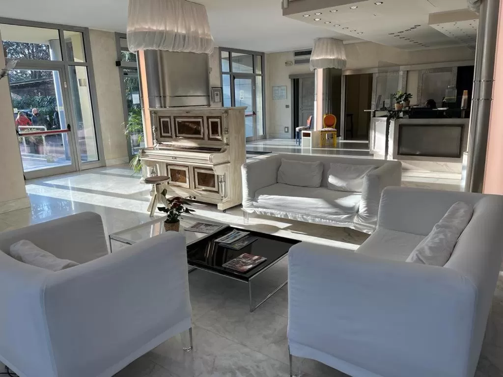 Lobby or reception in Hotel Sporting Brugherio
