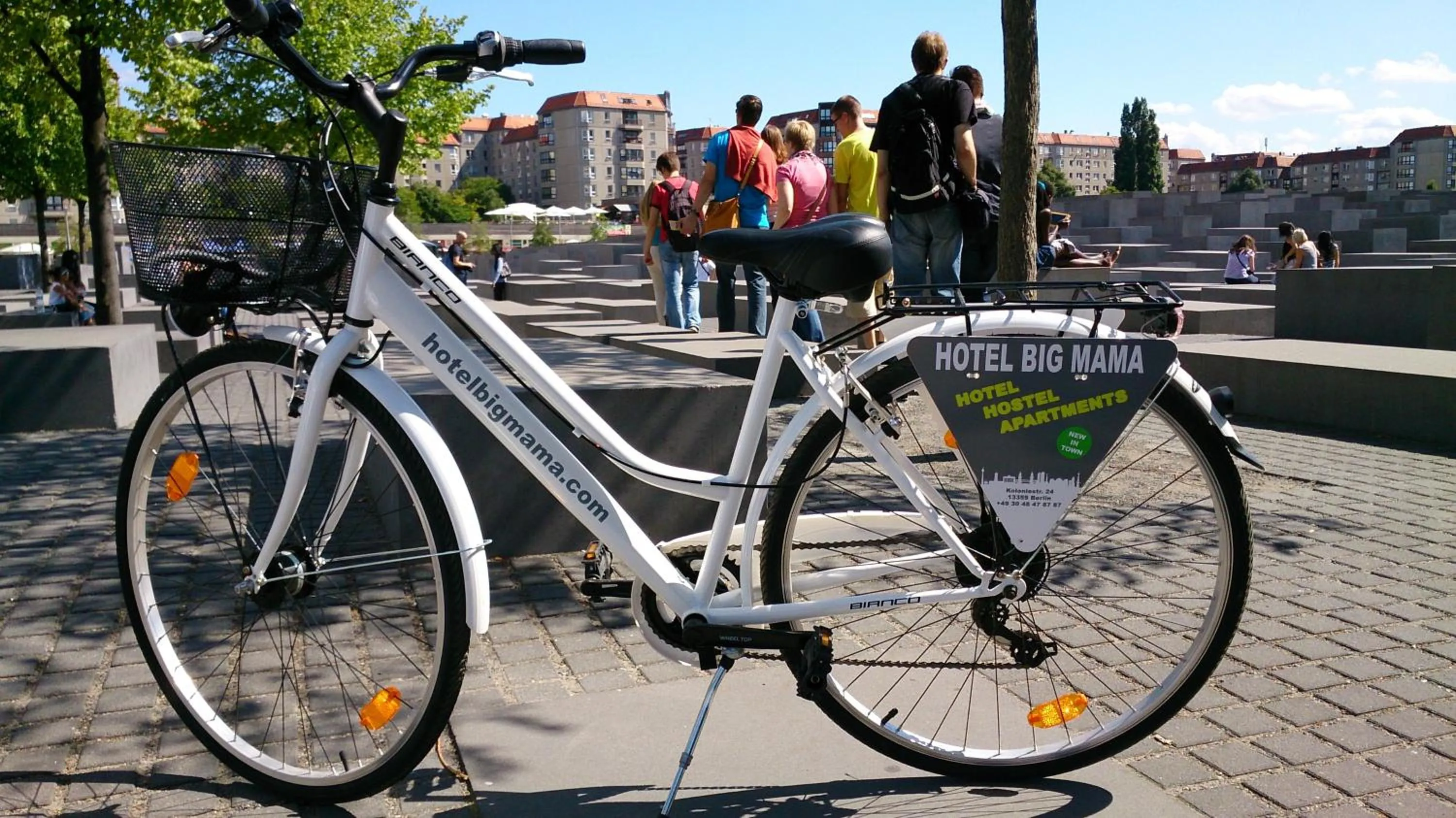 Cycling in BIG MAMA Berlin