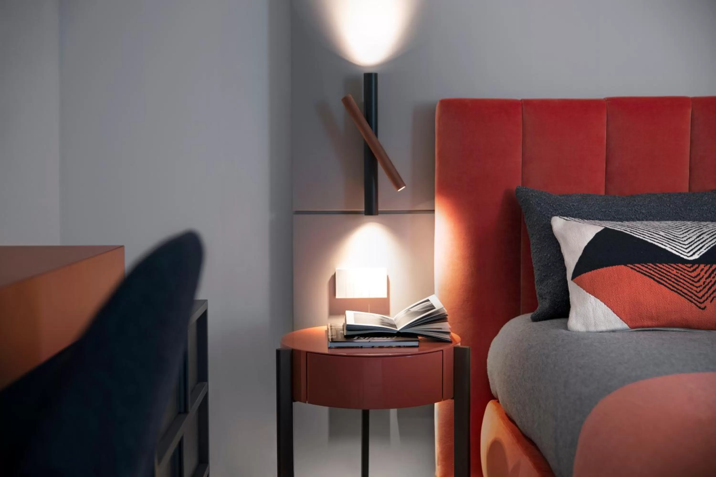 Decorative detail, Bed in Hotel Plaza e de Russie - Relais & Châteaux