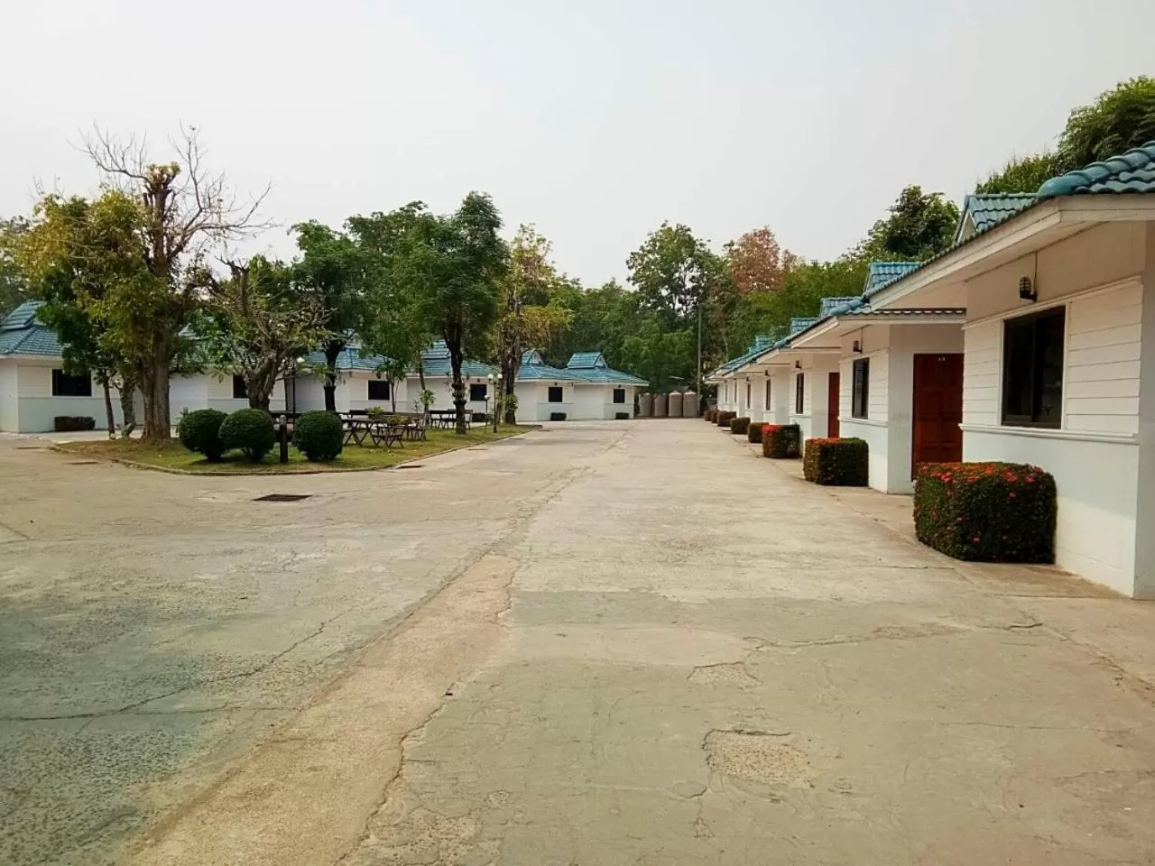 Facade/entrance in โรงแรมฟ้าพราวฝน Fah Proud Fon Hotel