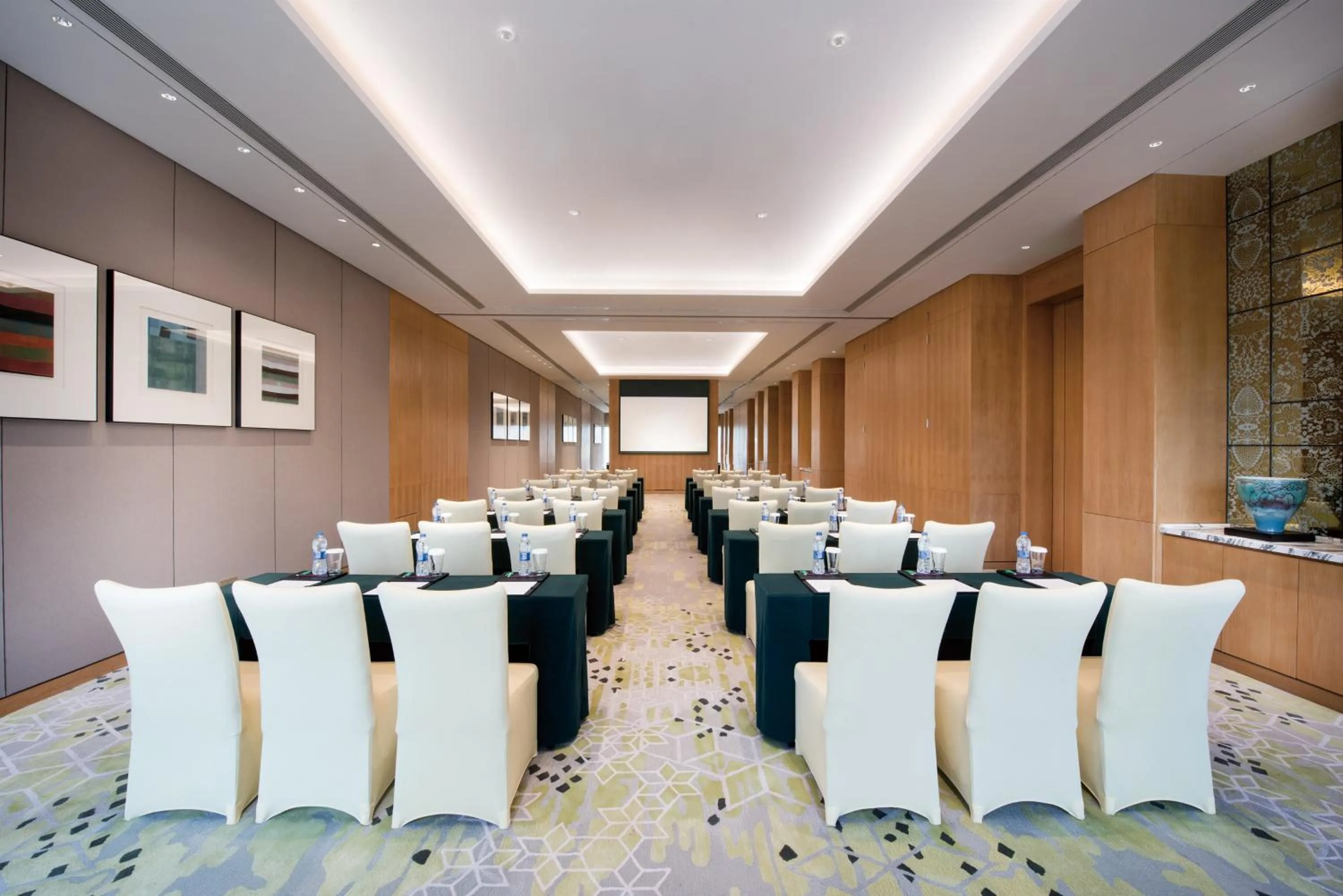 Meeting/conference room in Crowne Plaza - Kunming Ancient Dian Town by IHG