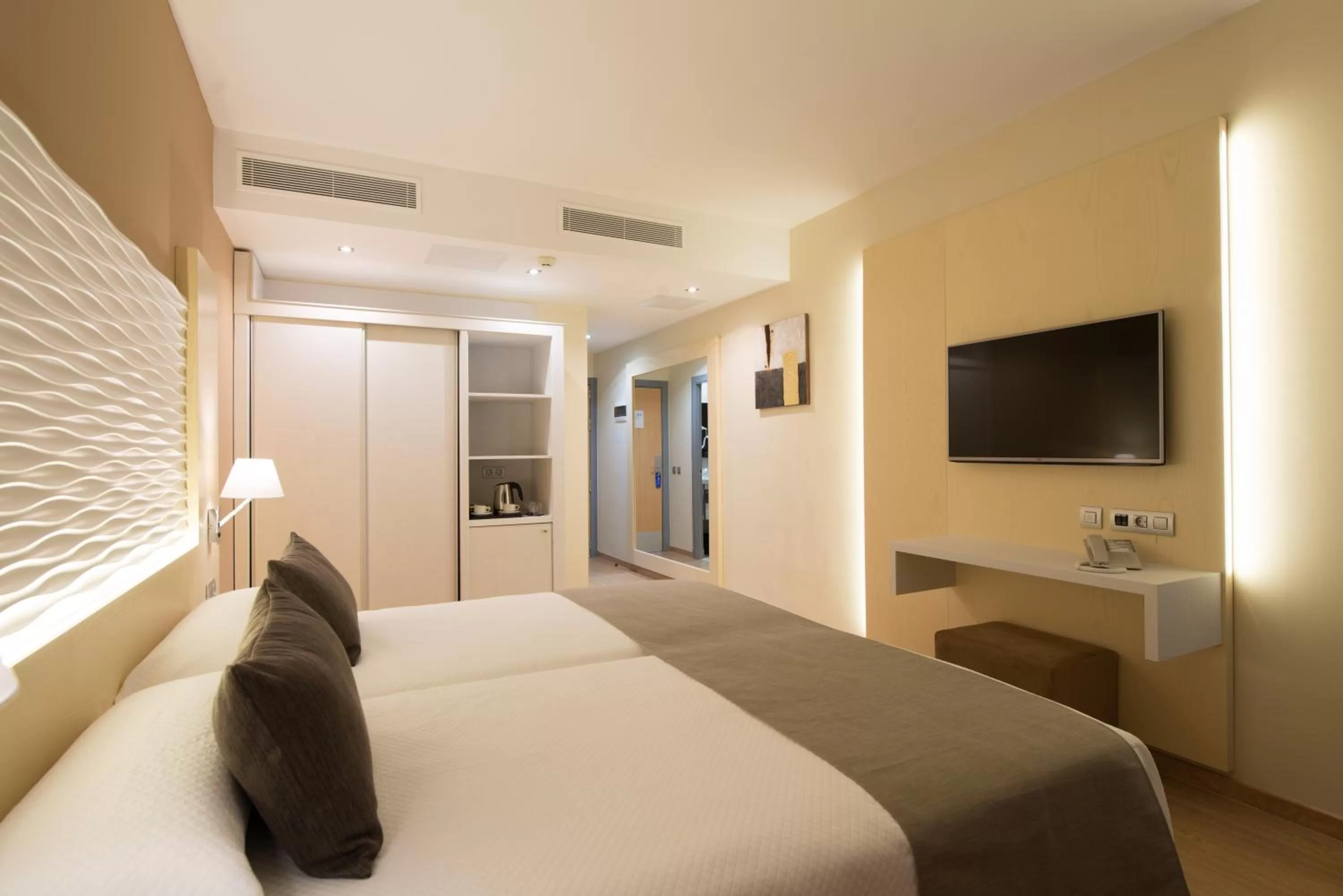 Bed in HL Suitehotel Playa del Inglés - Adults Only