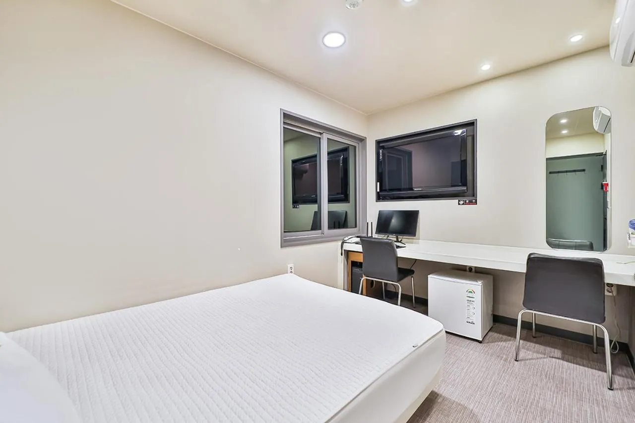 Bedroom, Bed in Top Motel Busan