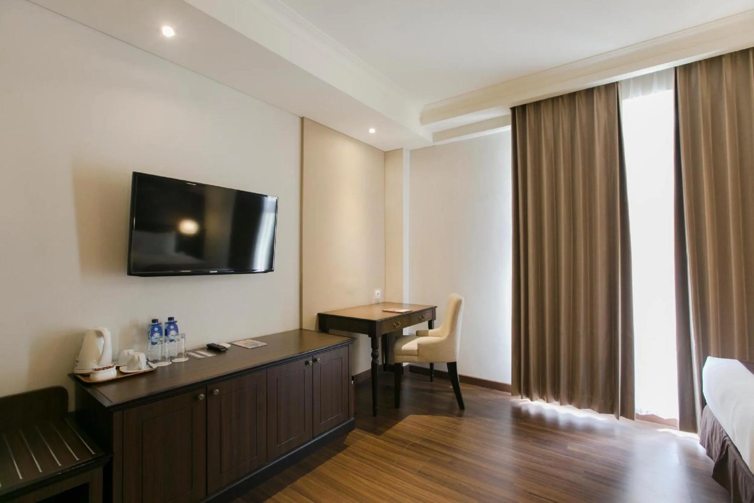 Photo of the whole room in Varna Culture Hotel Soerabaia