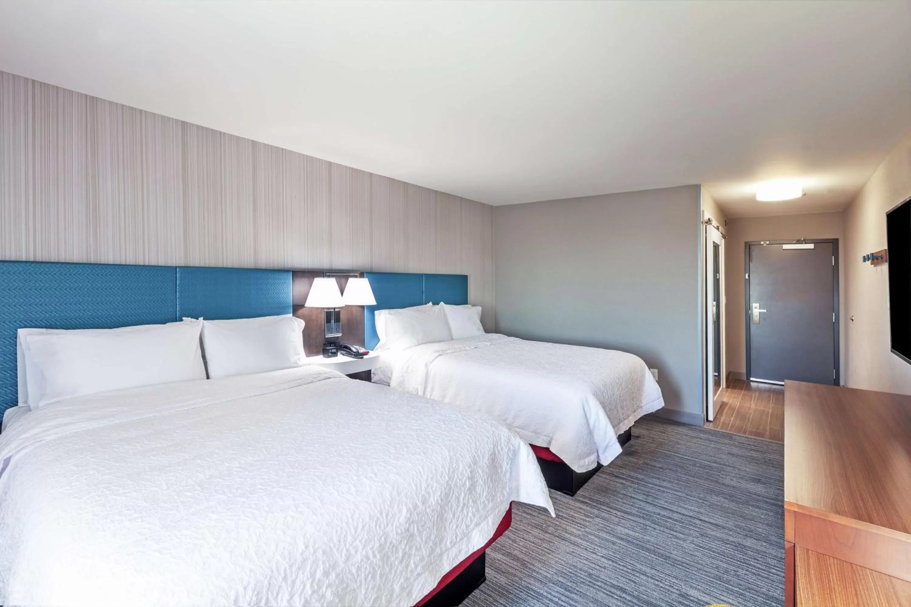 Bedroom, Bed in Hampton Inn Gardner