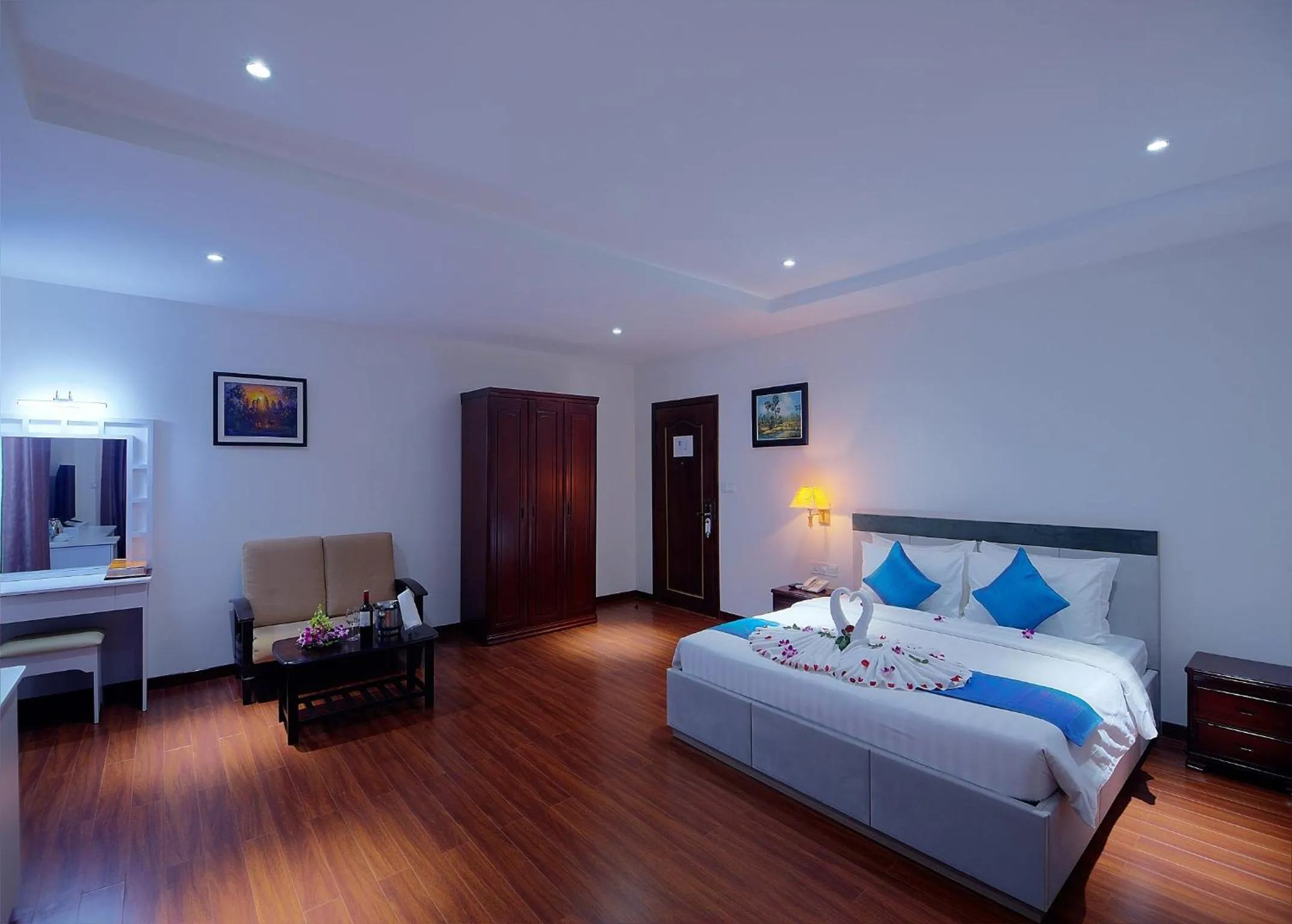 Photo of the whole room, Bed in Starry Angkor Hotel