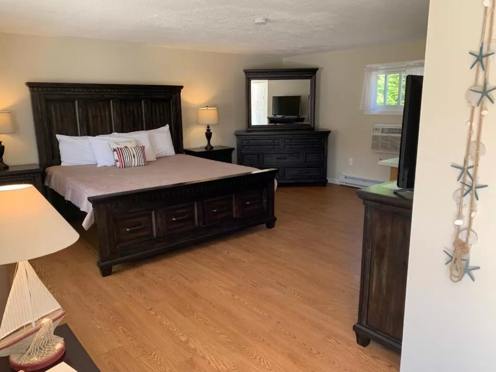 Bed in Shore Road Inn