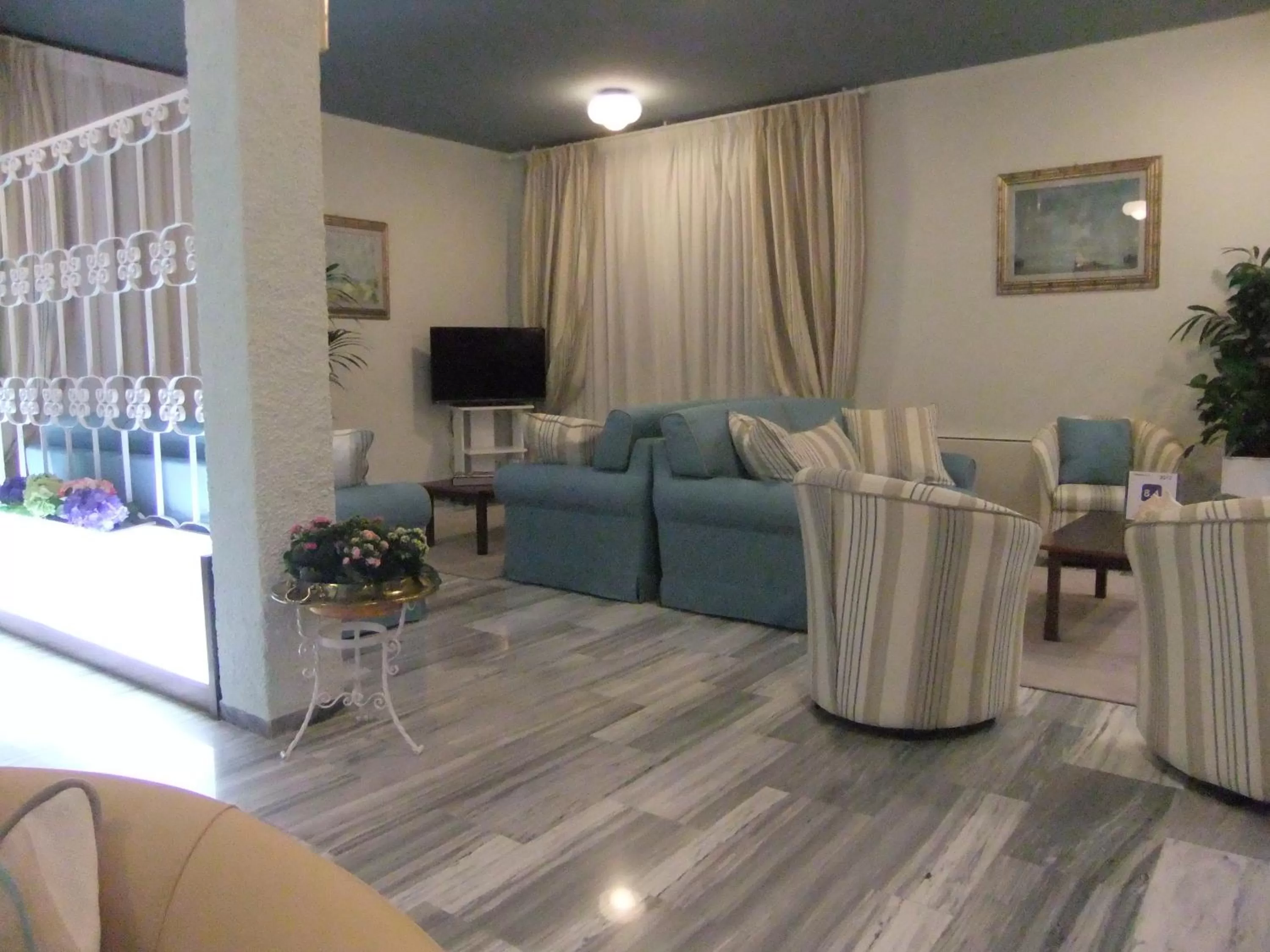 Communal lounge/ TV room in Hotel Giulio Cesare