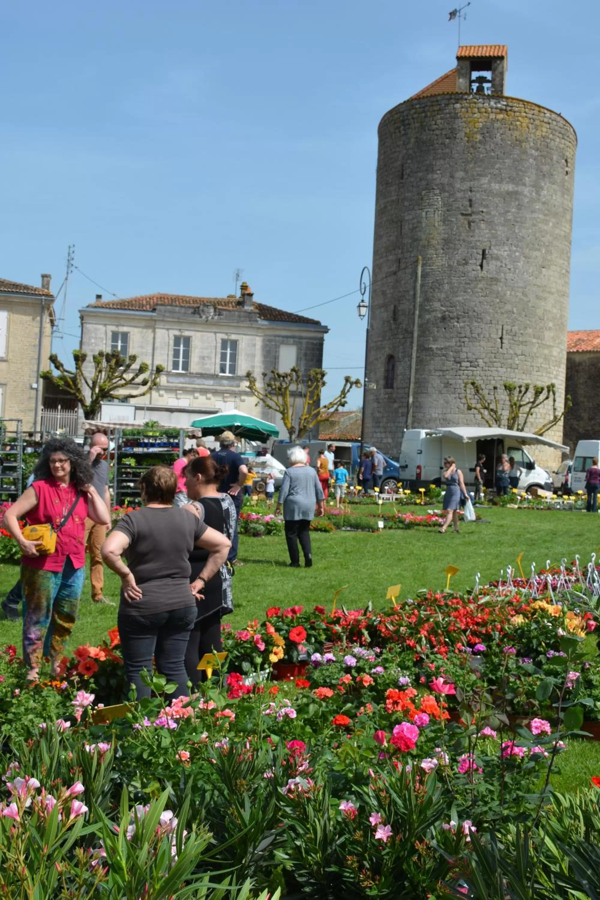 Nearby landmark in Les noyers aulnay