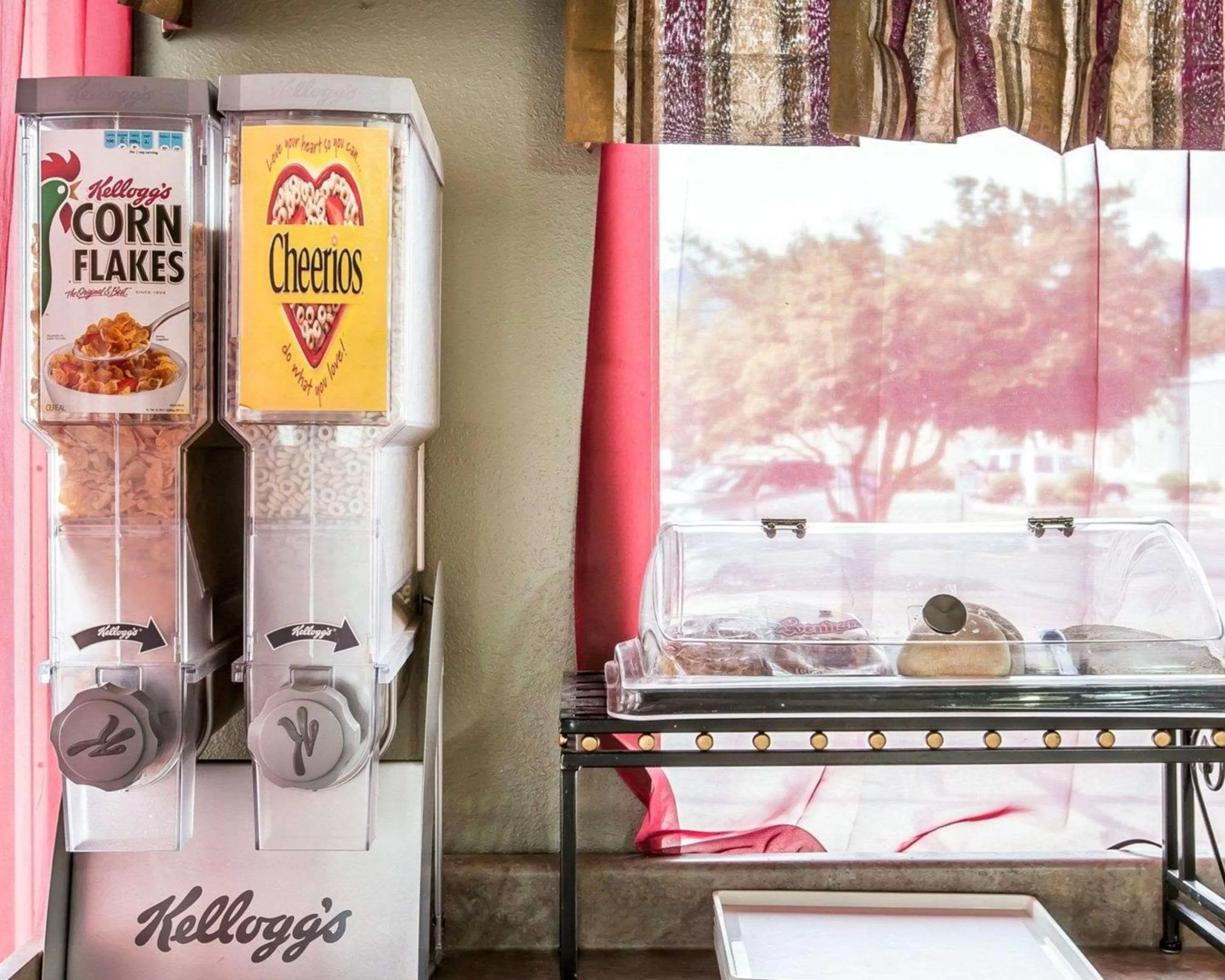 Econo Lodge Inn & Suites Yreka