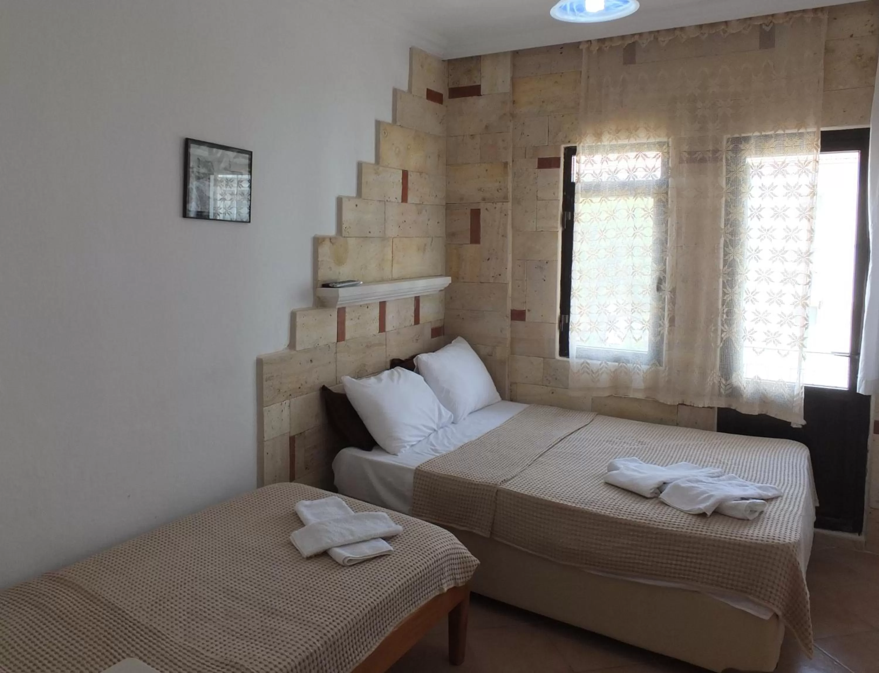 Photo of the whole room in Foça Ensar Hotel