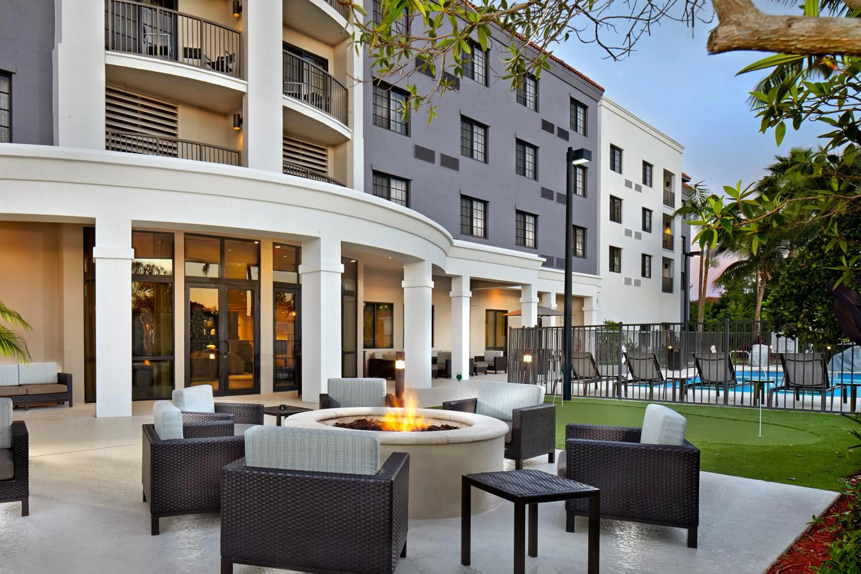 Seating area in Courtyard by Marriott Stuart