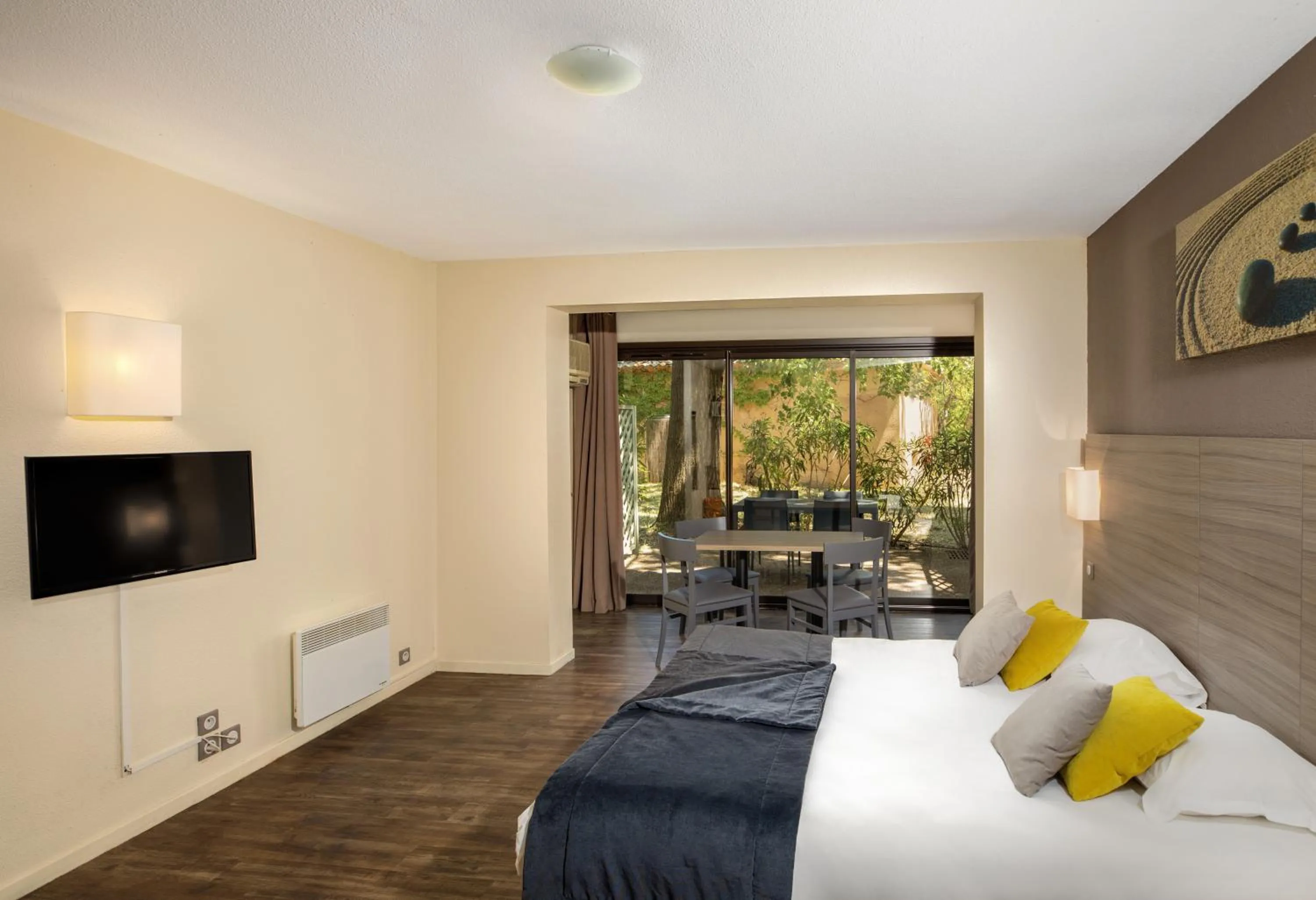 Bedroom, Bed in SOWELL Family Les Amandiers