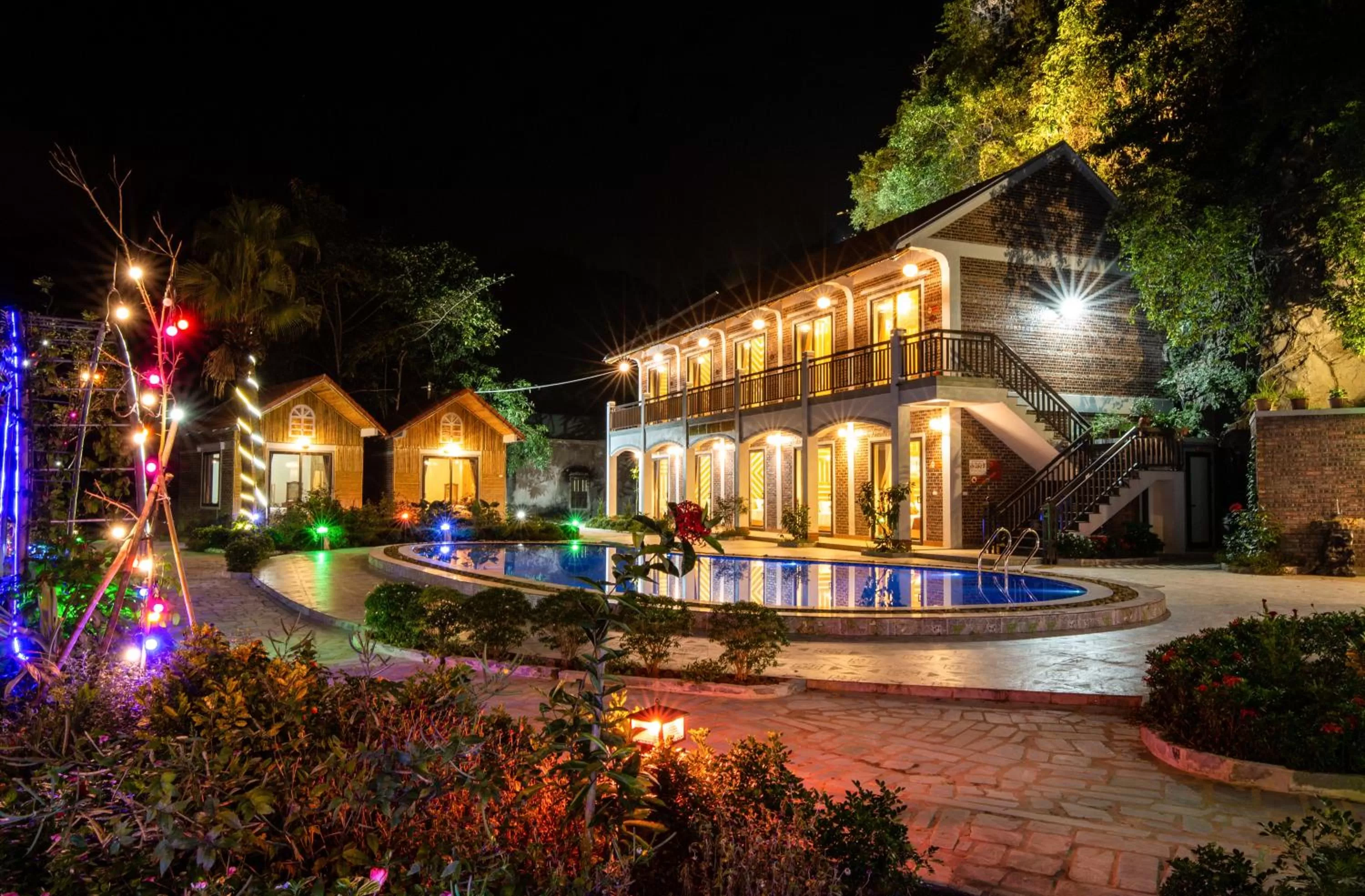 HoangLong Riverside Homestay